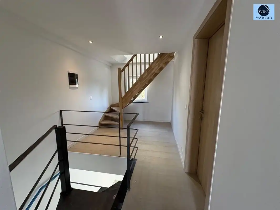 ZEER RUIME WONING MET 4 SLAAPKAMERS EN 2 GARAGES foto 14