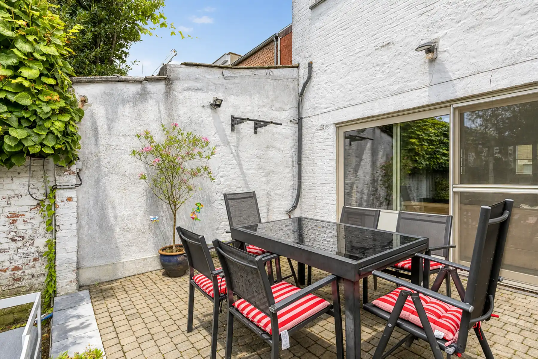 Gezellige gezinswoning met 4 slaapkamers en tuin foto 8