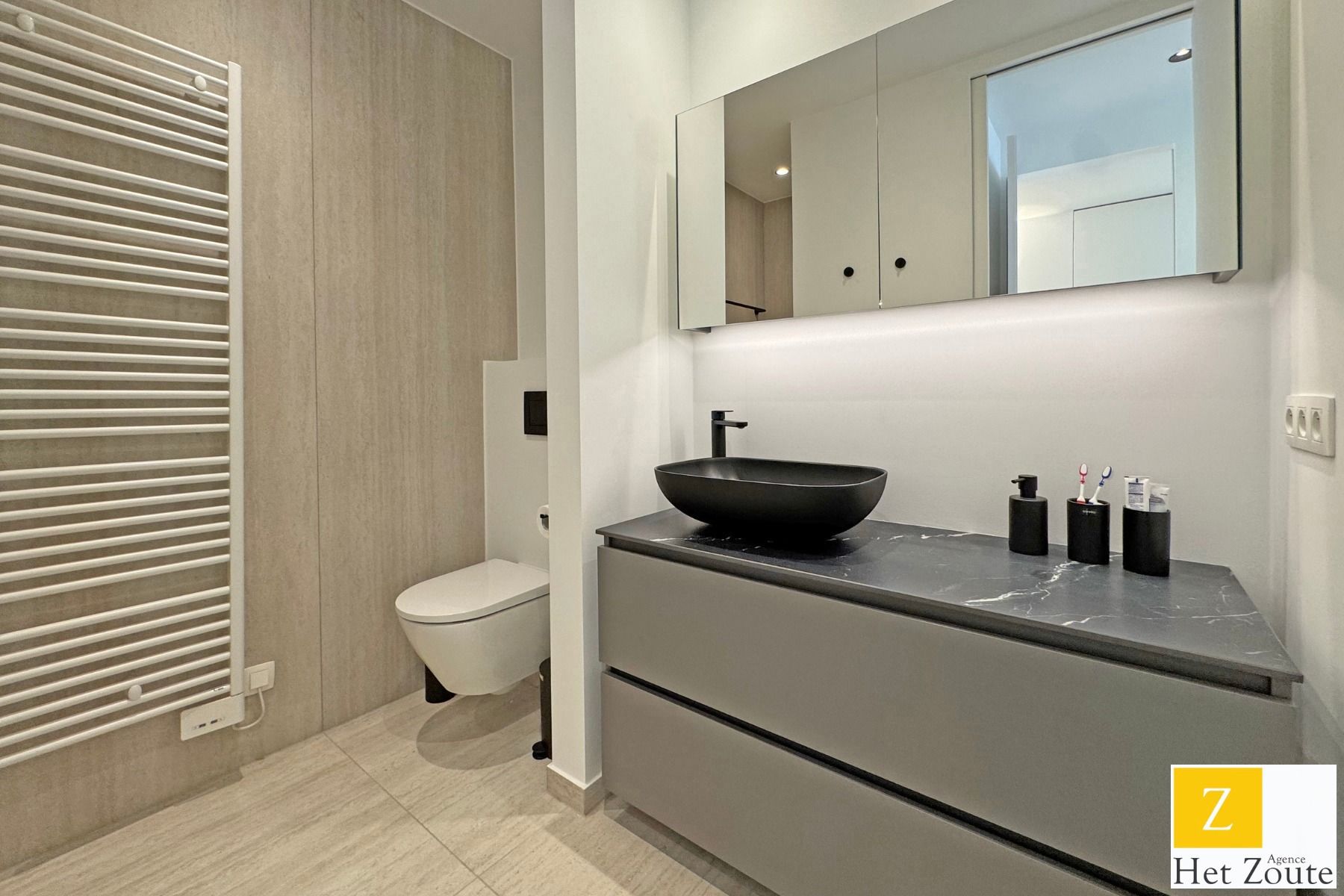 Hoogwaardig afgewerkt app op toplactie met aangenaam terras foto 13