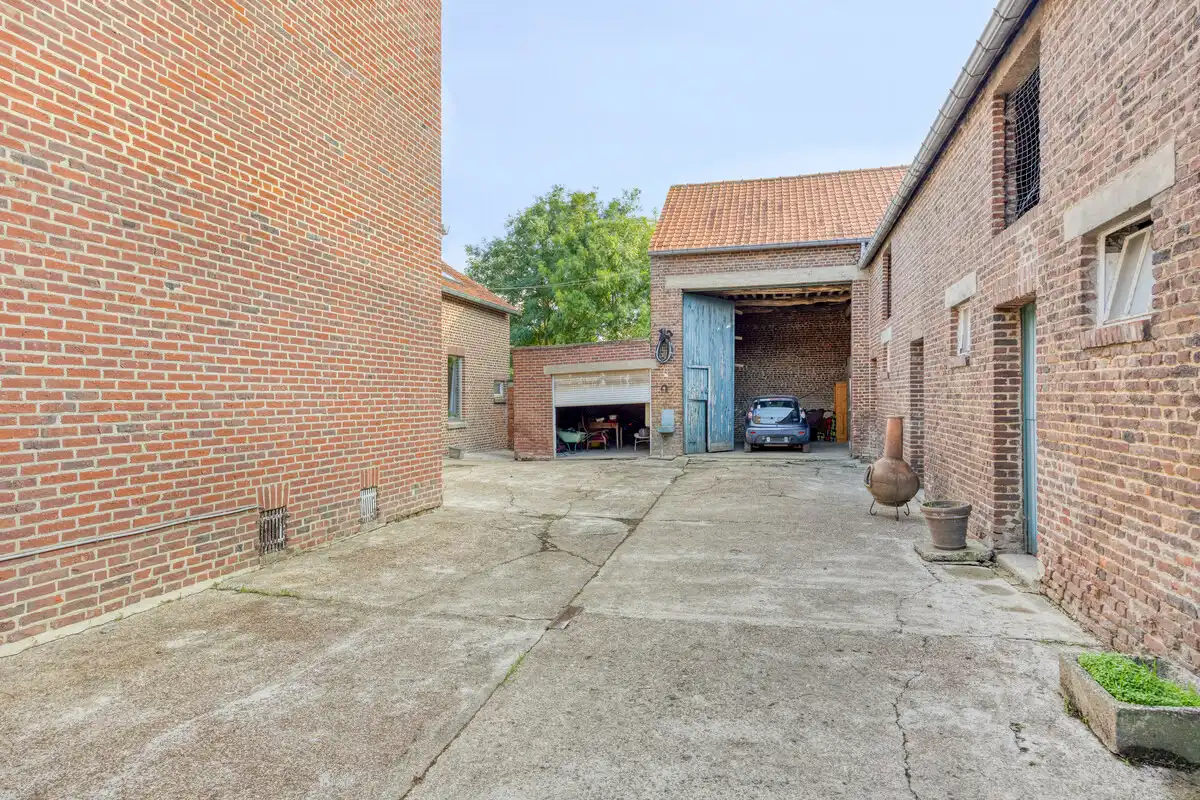 RUSTIG GELEGEN HOEVEWONING MET 3 SLK EN BIJHORENDE STALLINGEN OP 29A83CA TE RIEMST. foto 28