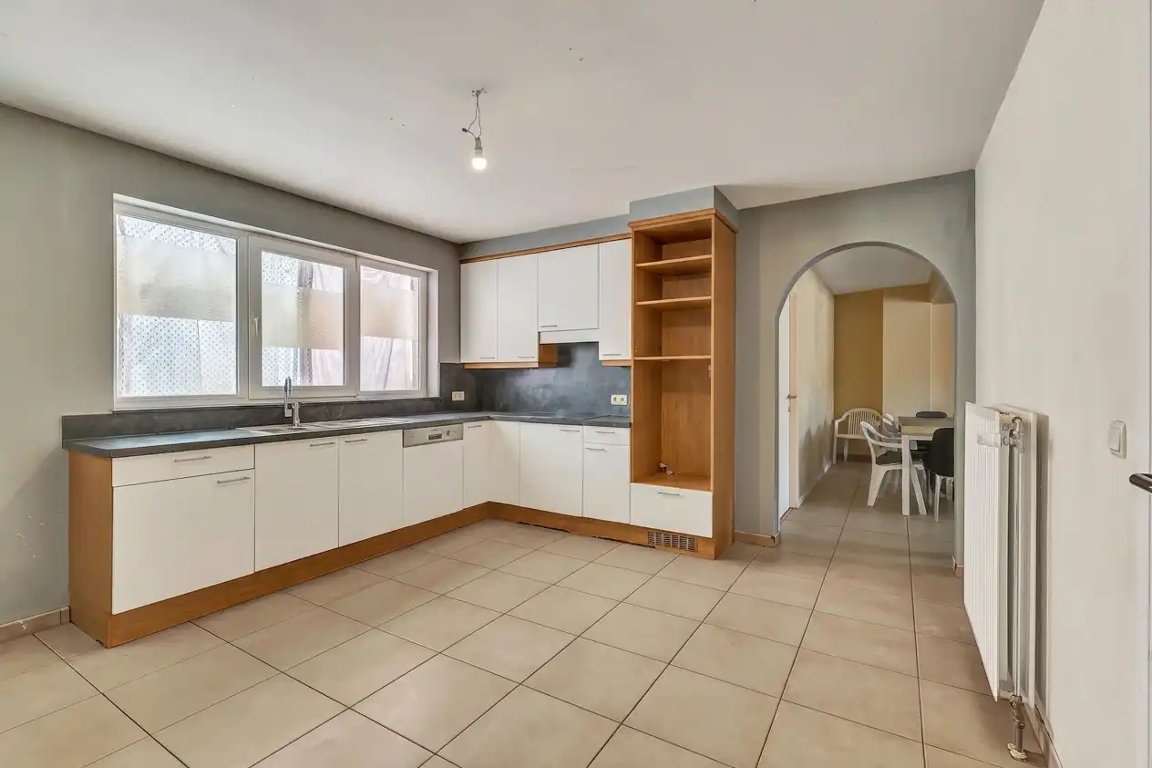 Commercieel gelijkvloers met ruim appartement foto 18