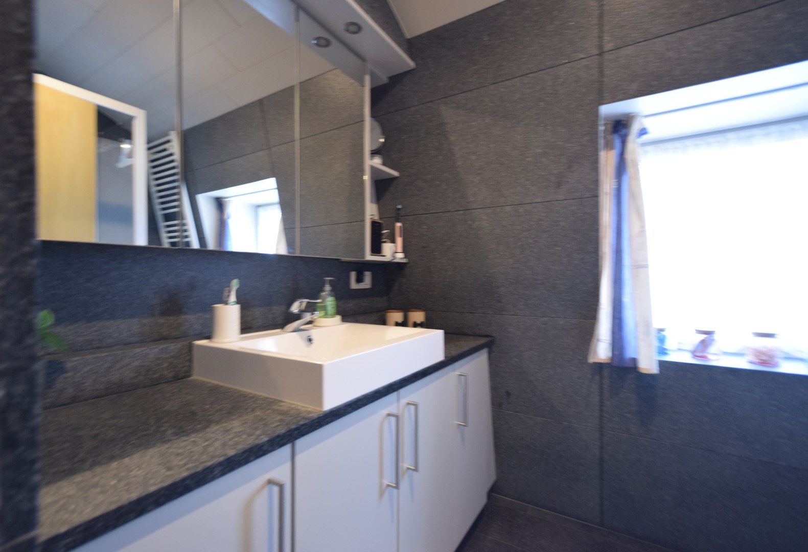 Gesloten woning met één slaapkamer nabij centrum Roeselare foto 8