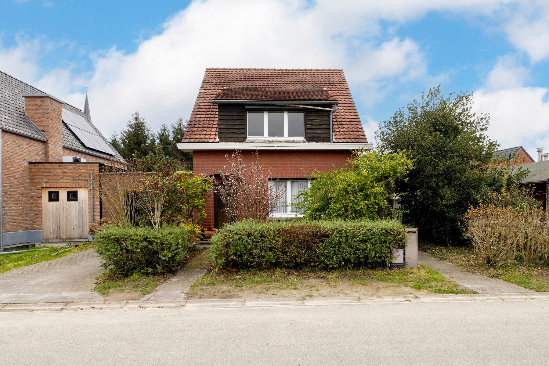 Woning met 3slpk, tuin en garage in doodlopende straat foto 2