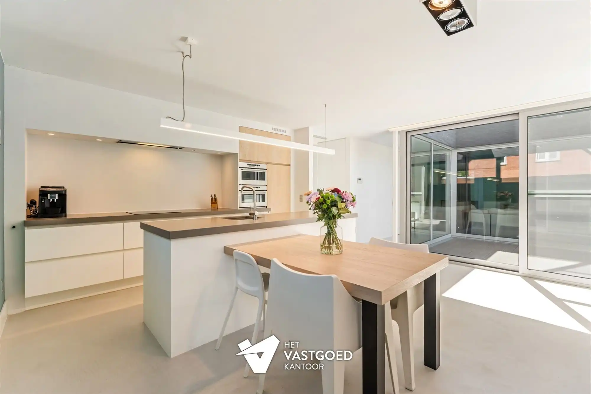 RECENTE WONING MET KWALITATIEVE AFWERKING OP TOP-LIGGING foto 9