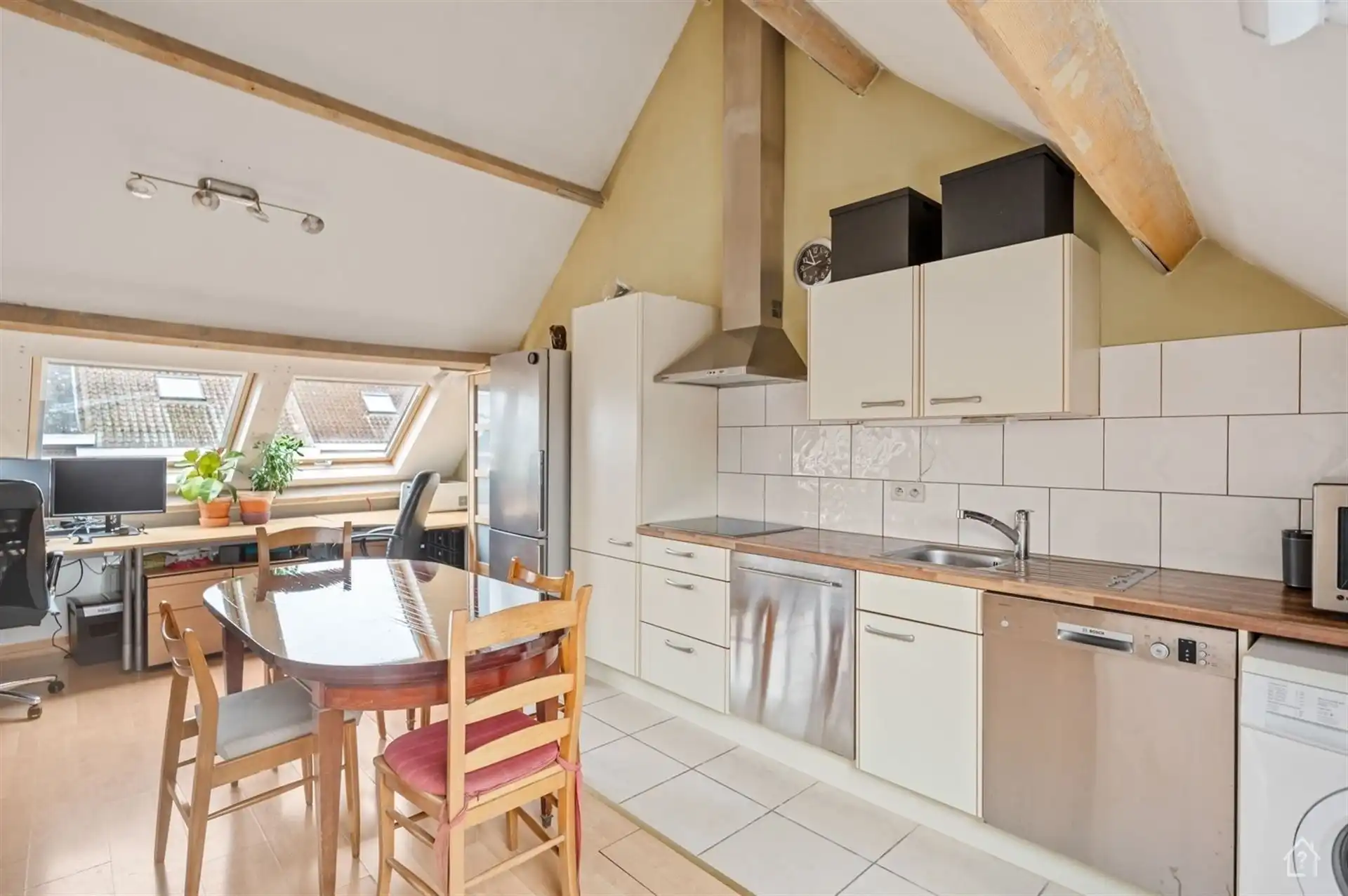 Cosy Dakappartement met garage foto 5