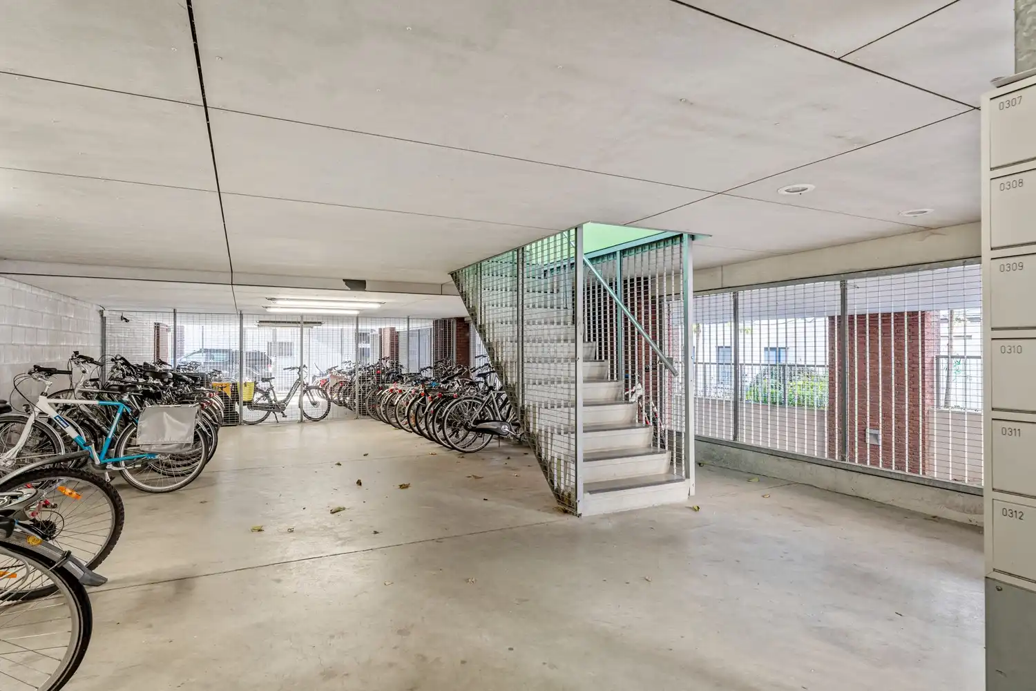 Centraal gelegen en gemeubelde studio met een gedeeld terras nabij het station van Leuven! foto 14