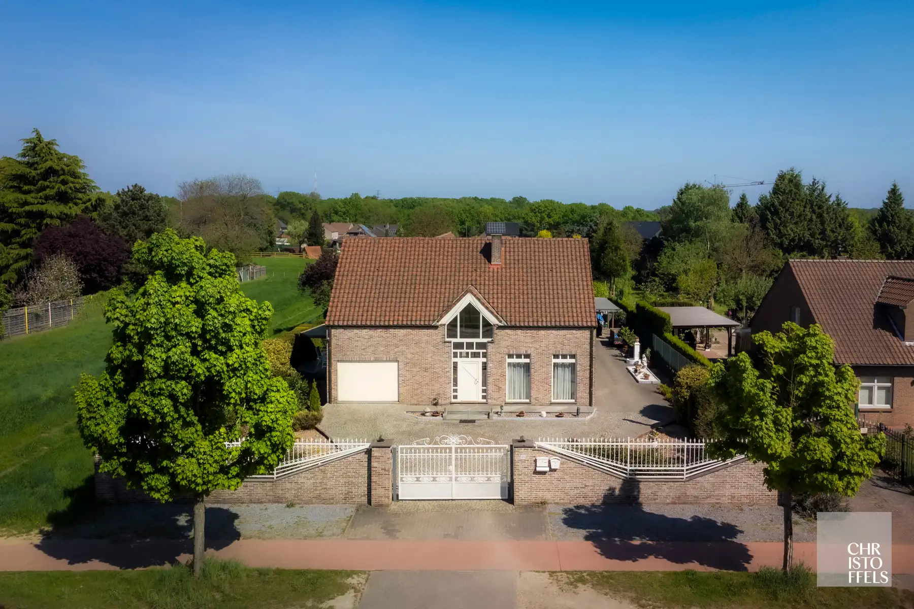 Zeer ruime woning met twee studio's op een perceel van 1950 m²! foto 29