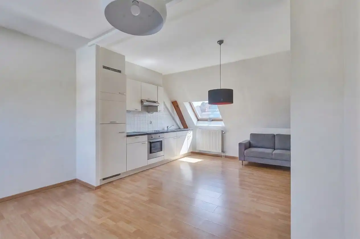 Commercieel gelijkvloers met ruim appartement foto 26