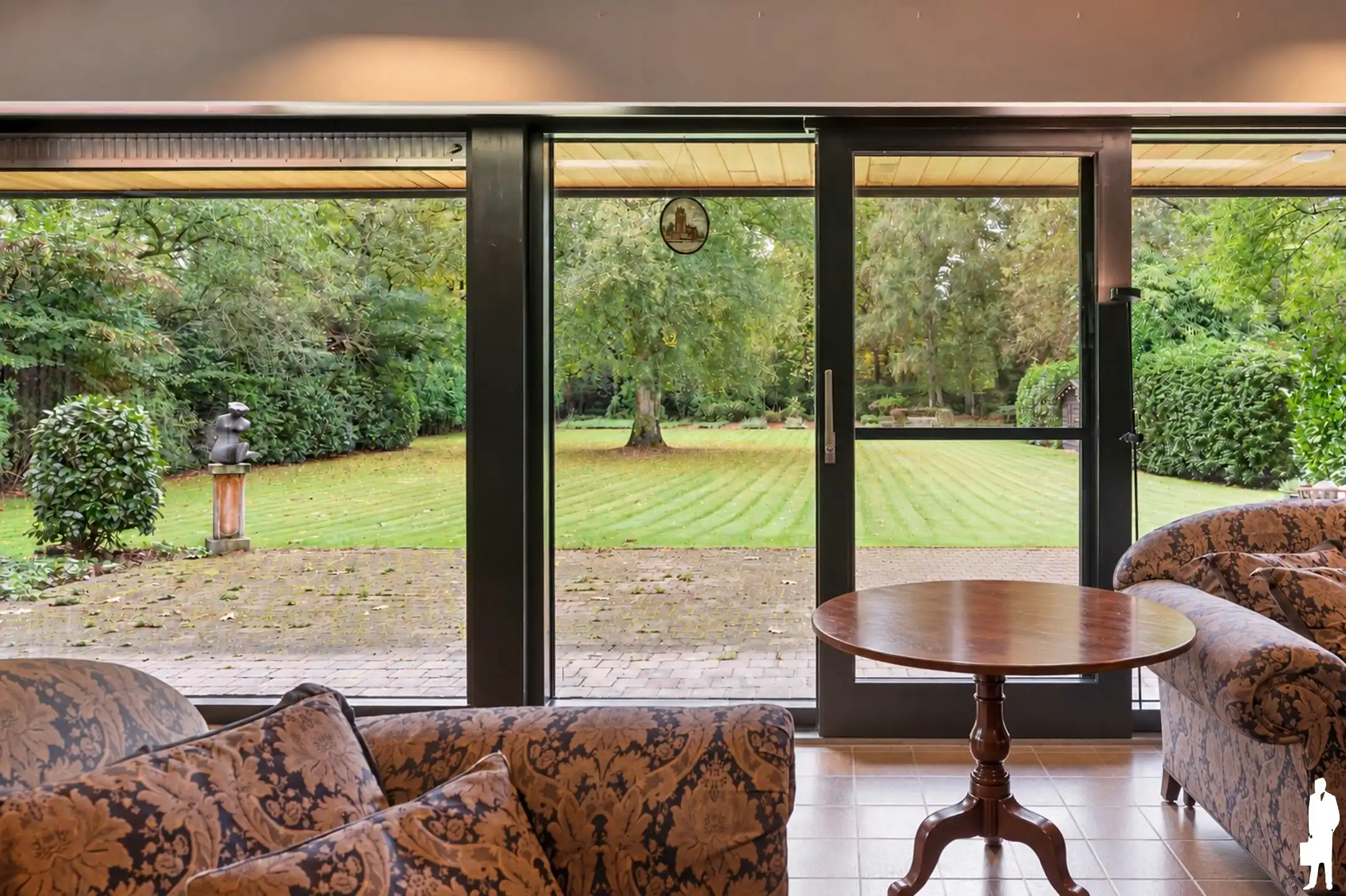 Karaktervolle villa op uitzonderlijk rustig perceel in een groene residentiële omgeving te Schotenhof! foto 3