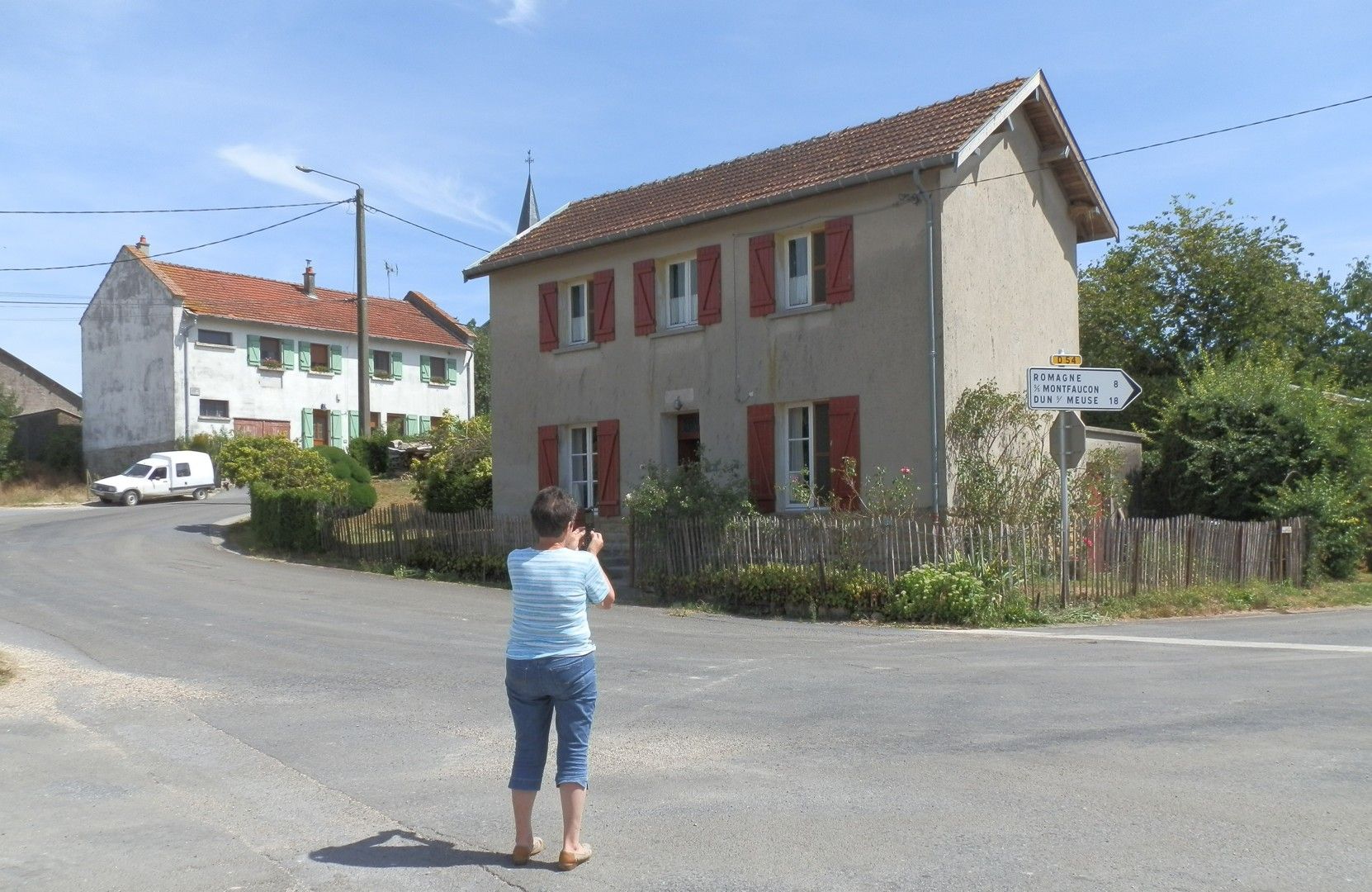 Charmant vakantiehuis op 300 km van Brugge + bouwgrond (2153 m²) in de Franse ardennen foto 2