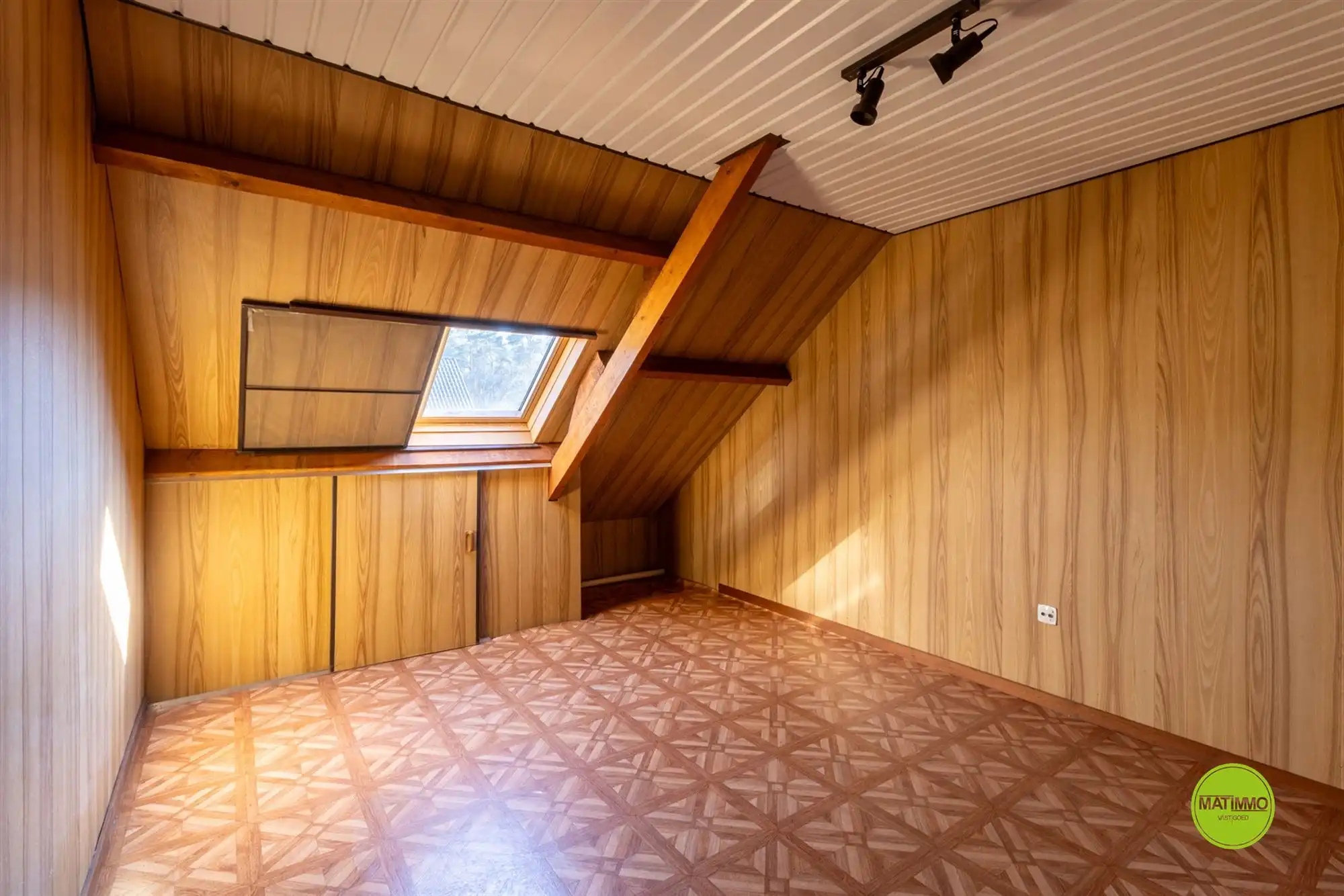 Ruime open bebouwing met 6 slaapkamers op 750 m2 grond foto 26