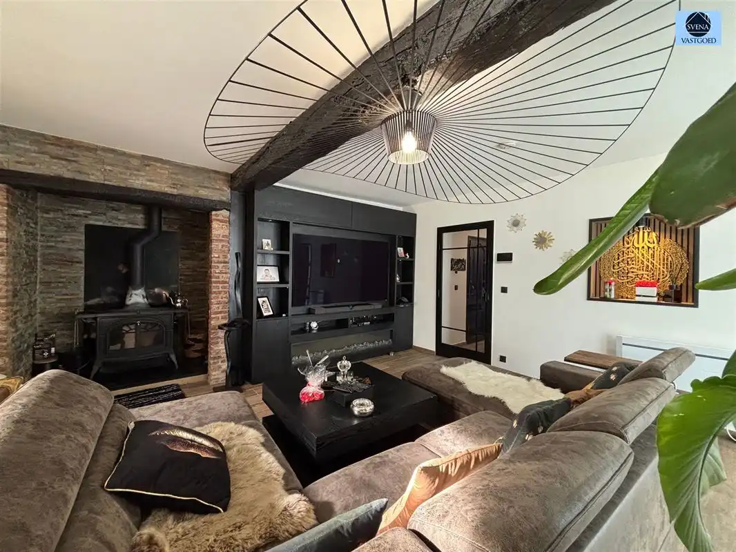 GERENOVEERDE HOB MET GROTE TUIN EN 2 GARAGES foto 5