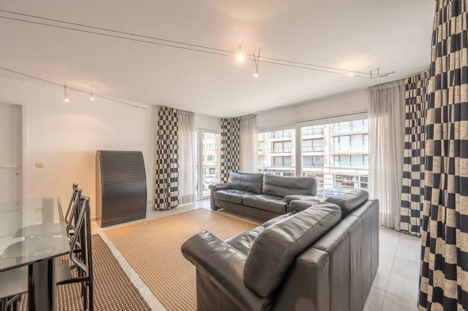 Interessant renovatie project : Twee-slaapkamer appartement in standingvolle villaresidentie in het Zoute foto 6