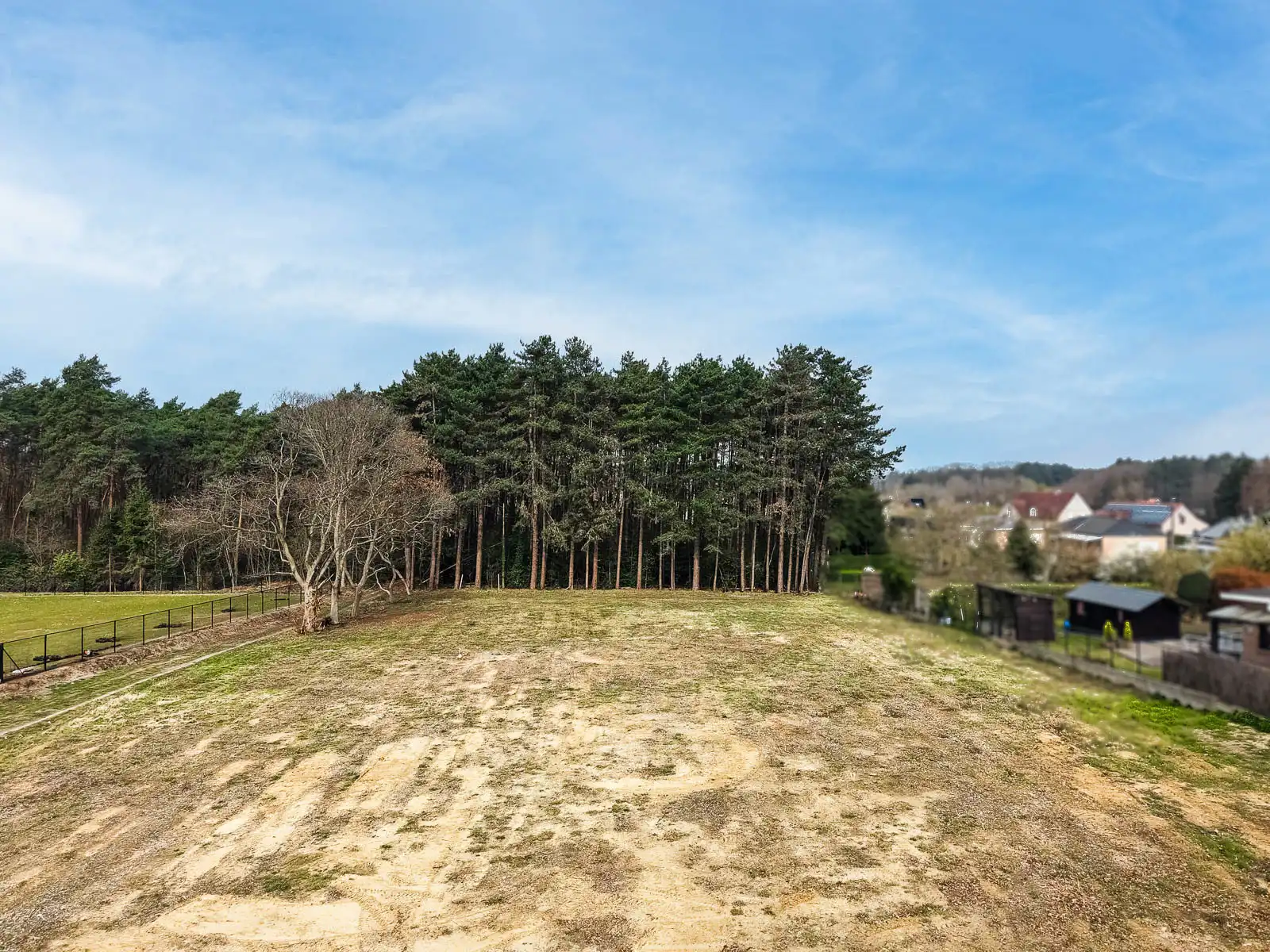 Bouwgrond voor OB met veel mogelijkheden op toplocatie foto {{pictureIndex}}