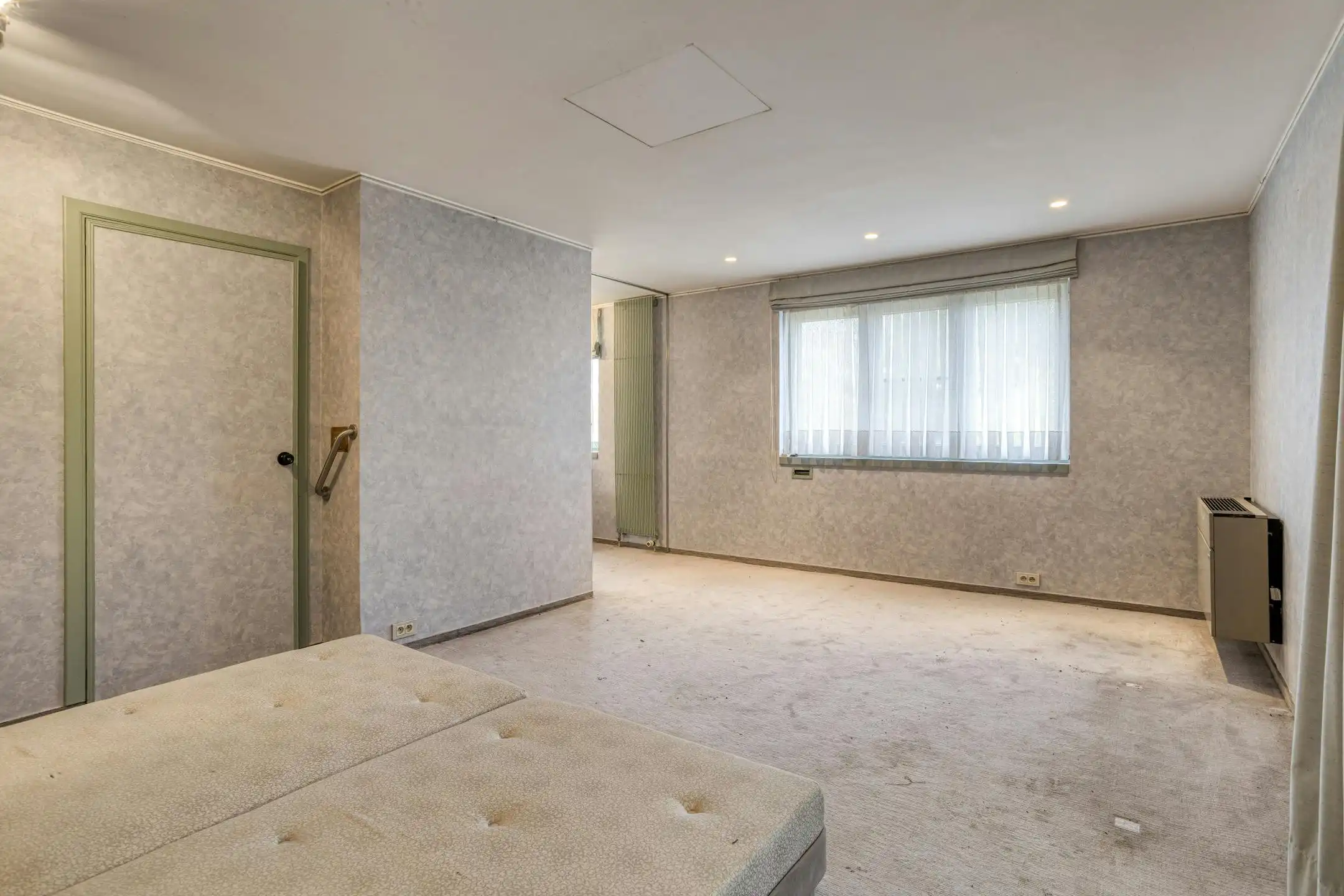 Huis te koop in Ieper met 3 kamers, tuin en garage foto 24