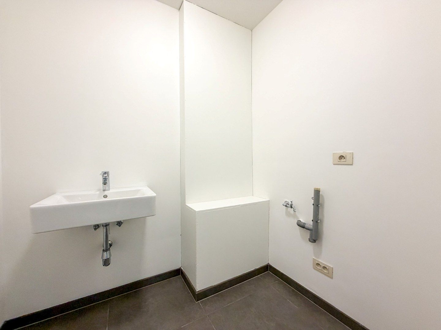 Ruime instapklare woning met tuin, 3 slpk, grote garage/berging (100 m²) te Handzame foto 9