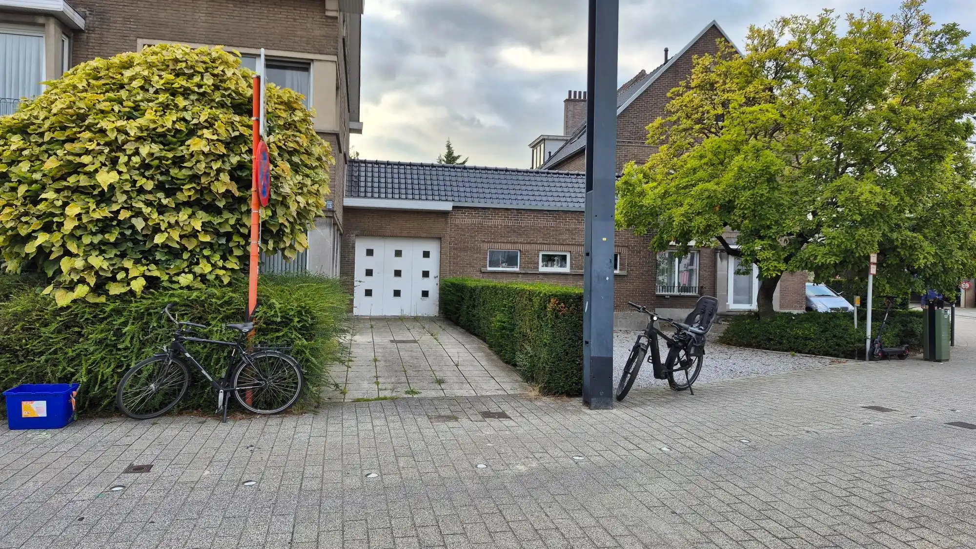 Garage + staanplaatsen onmiddellijk aan in/uitgang Gent Sint-Pieters. foto 3