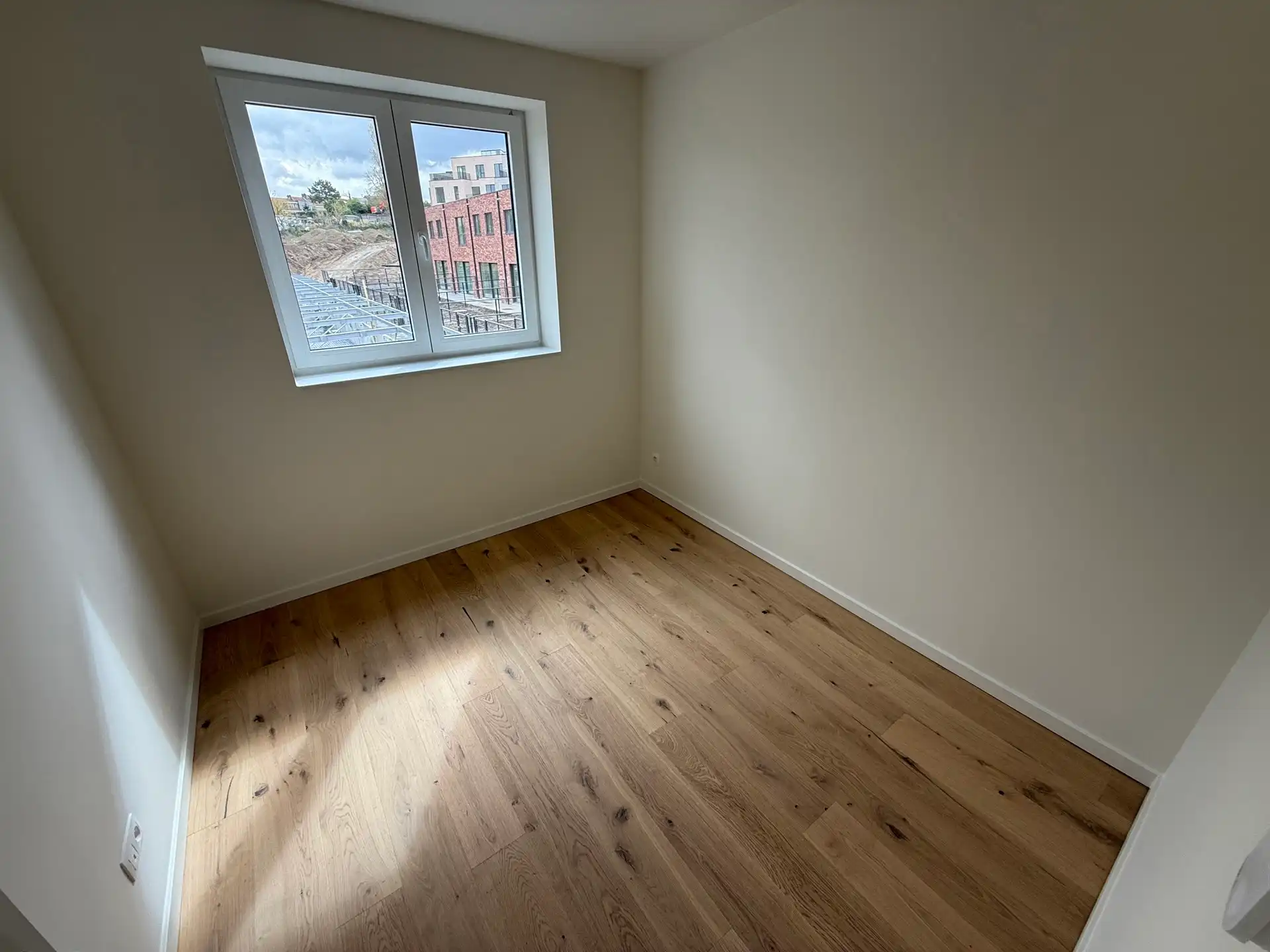 Nieuwbouwwoning met 3 slaapkamers, tuin en carport foto 11