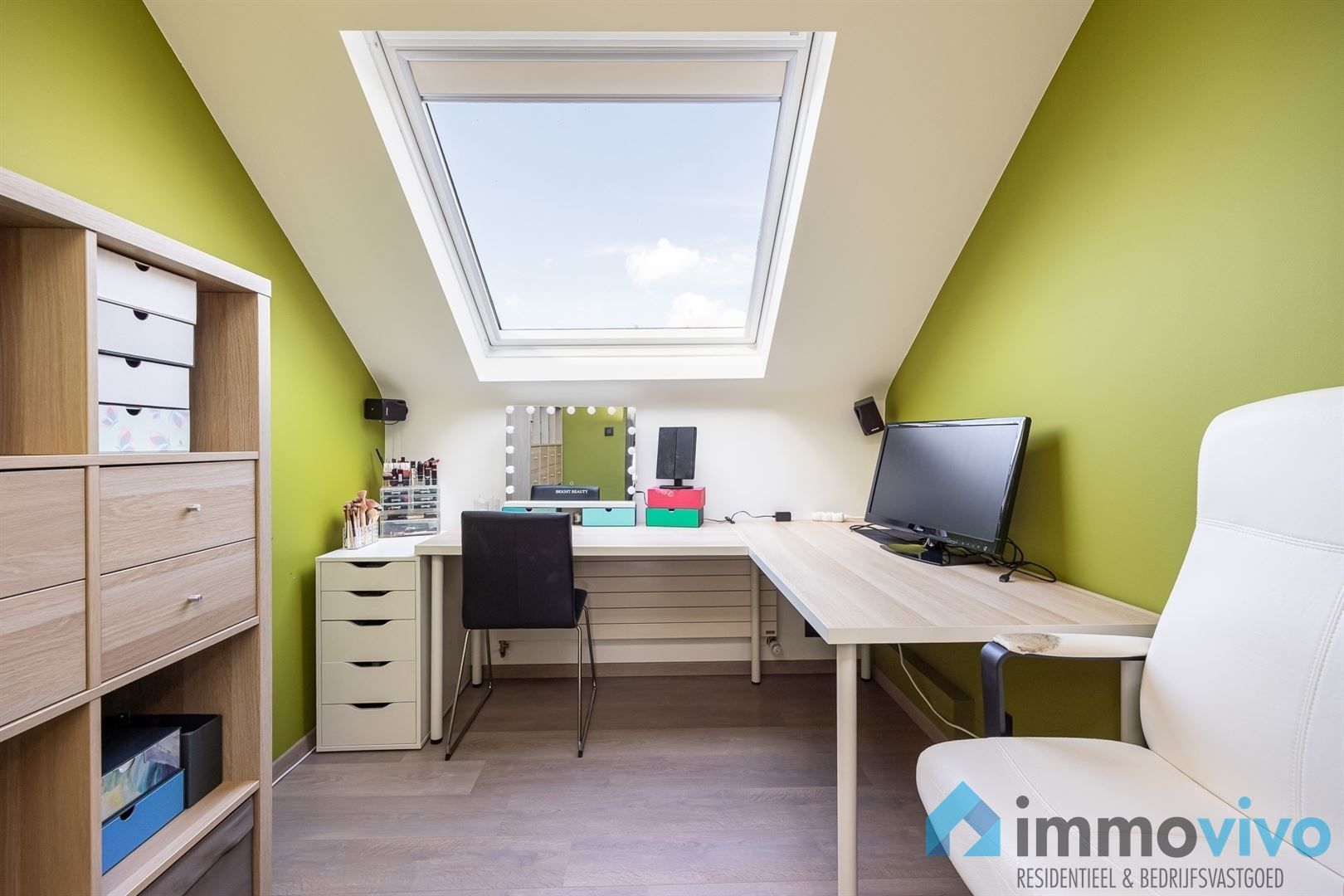 Instapklare gezinswoning met 4 slaapkamers, 2 badkamers, garage en zuidgerichte tuin op een toplocatie foto 13