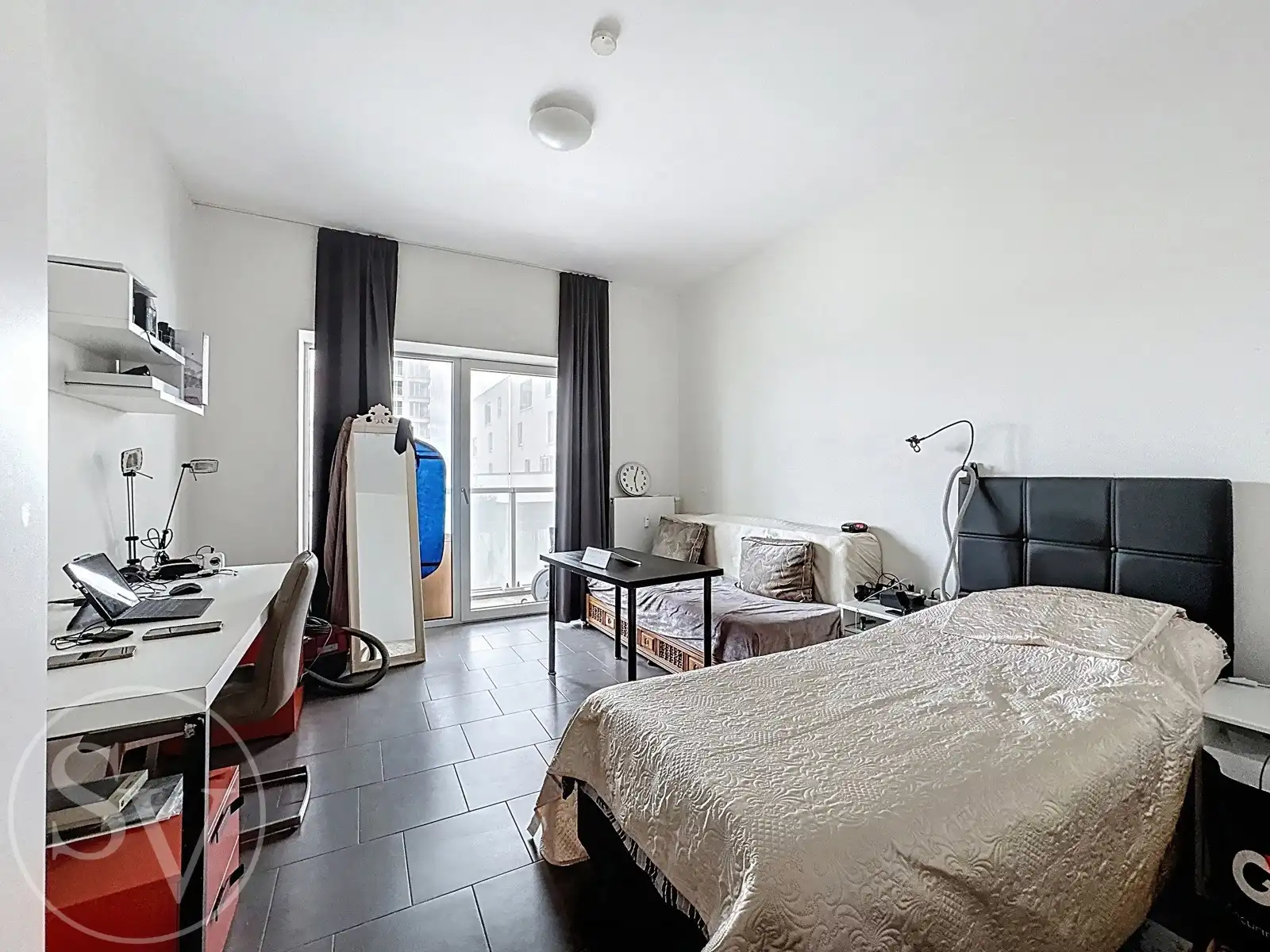 Studio / studentenkamer met terras. foto {{pictureIndex}}