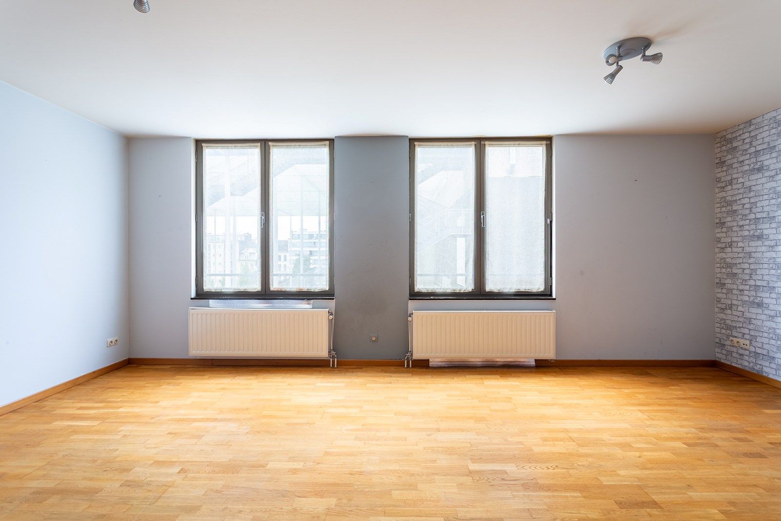 Ruim appartement aan het Theaterplein foto 8