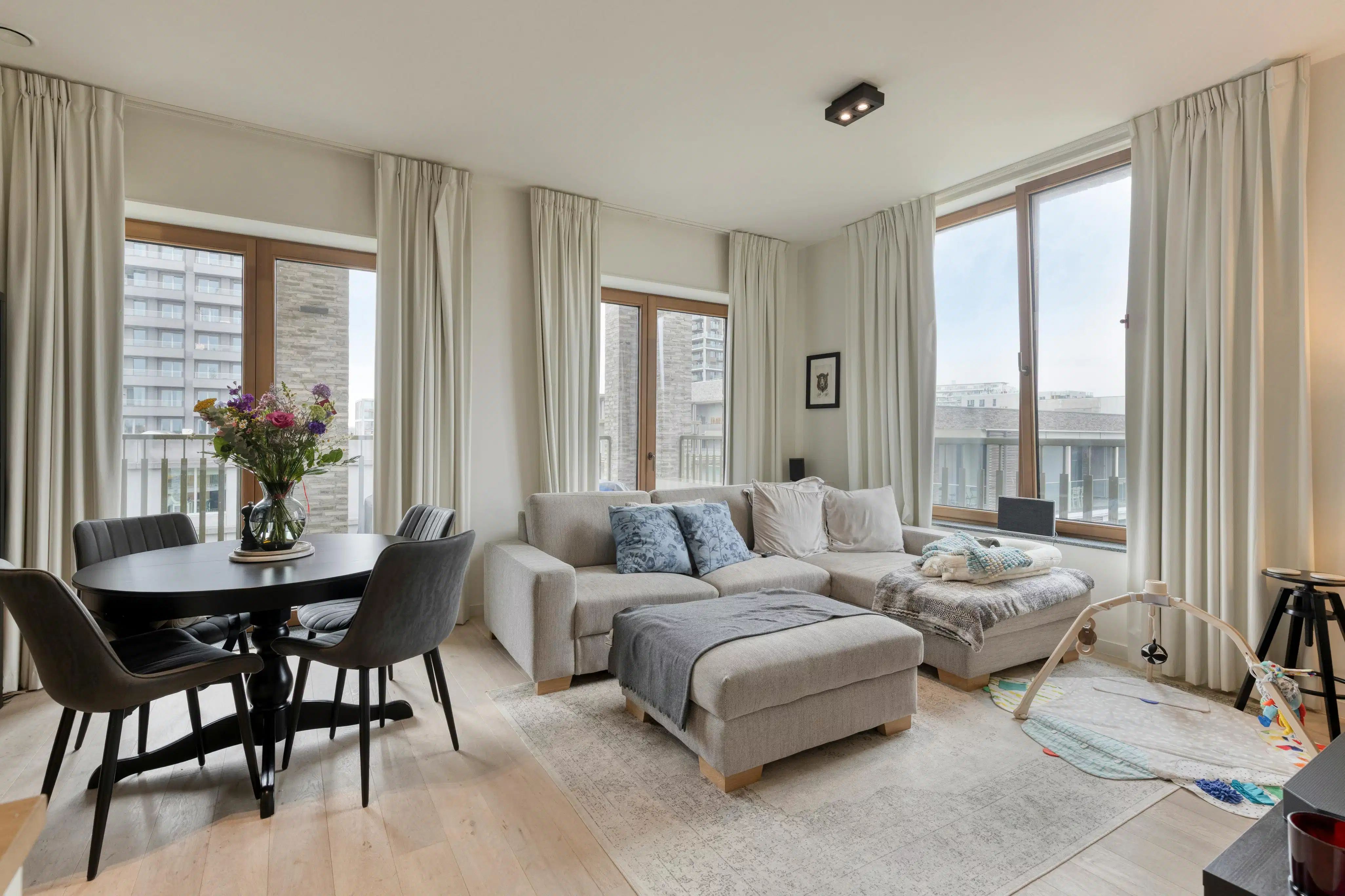 Twee-slaapkamer appartement met terras te koop Nieuw Zuid foto 2