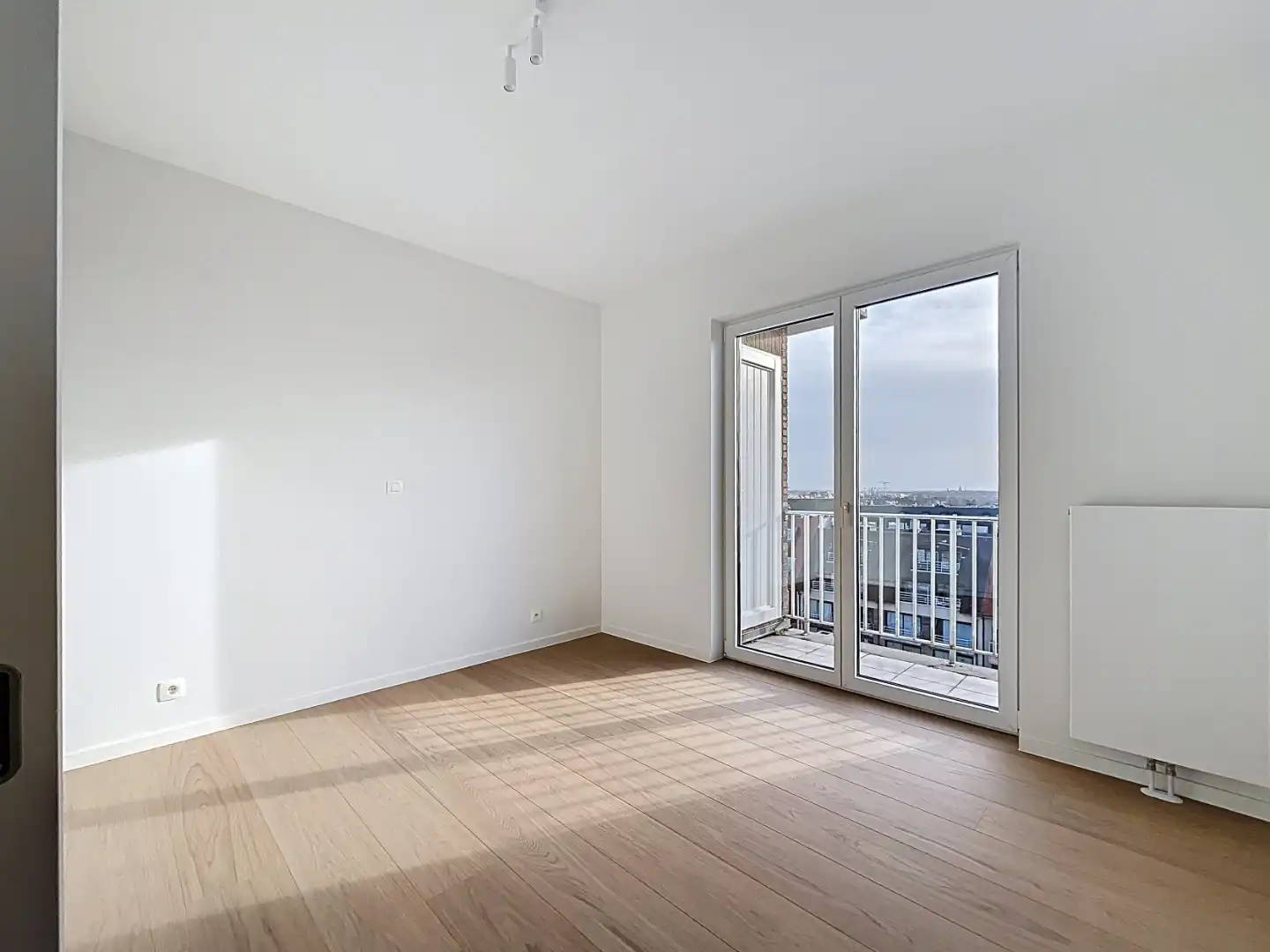 Twee slaapkamer appartement (gerenoveerd 2025) met frontaal zeezicht foto 12
