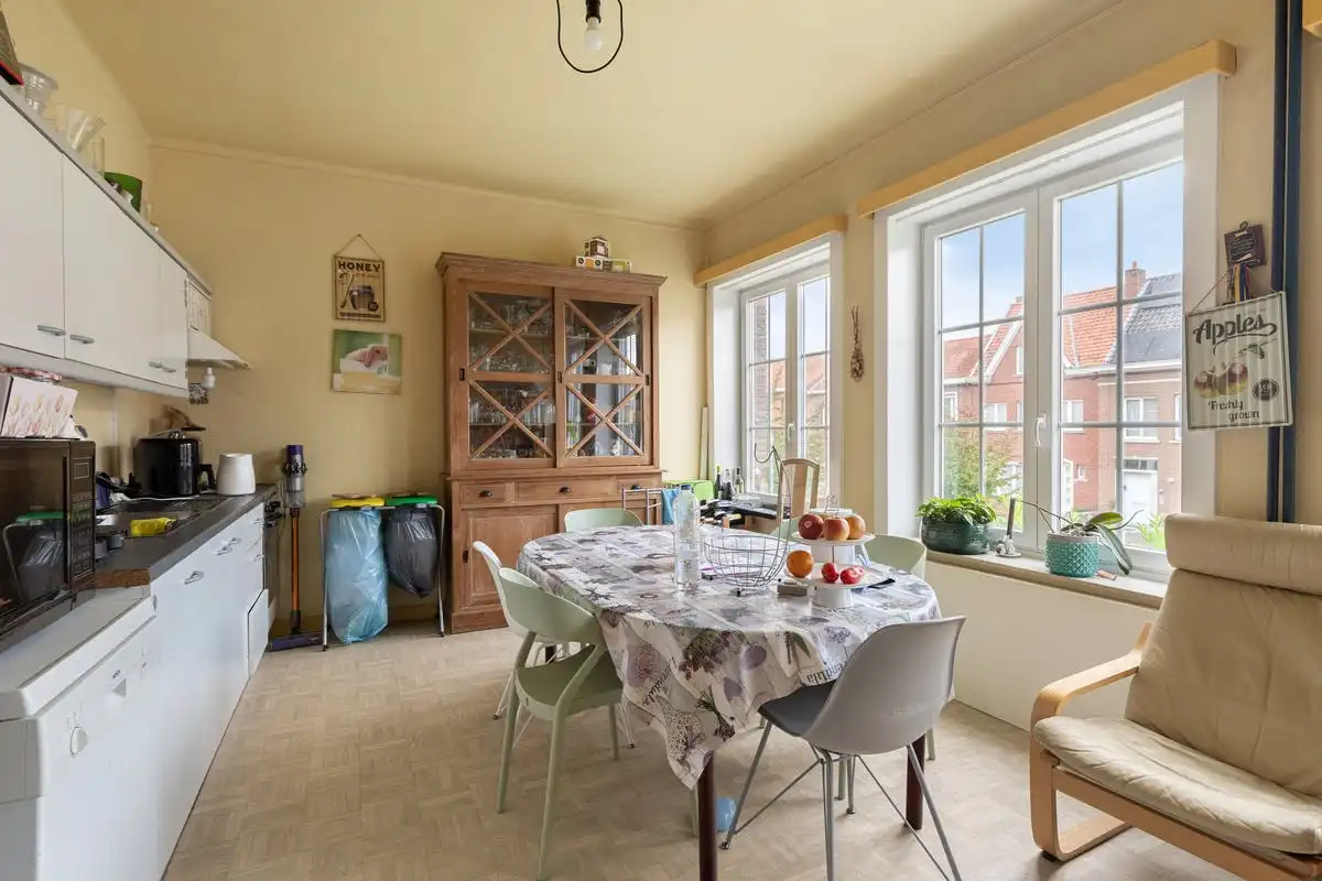 Woning met handelsruimte in de Sint-Elisabethwijk te Kortrijk foto 6