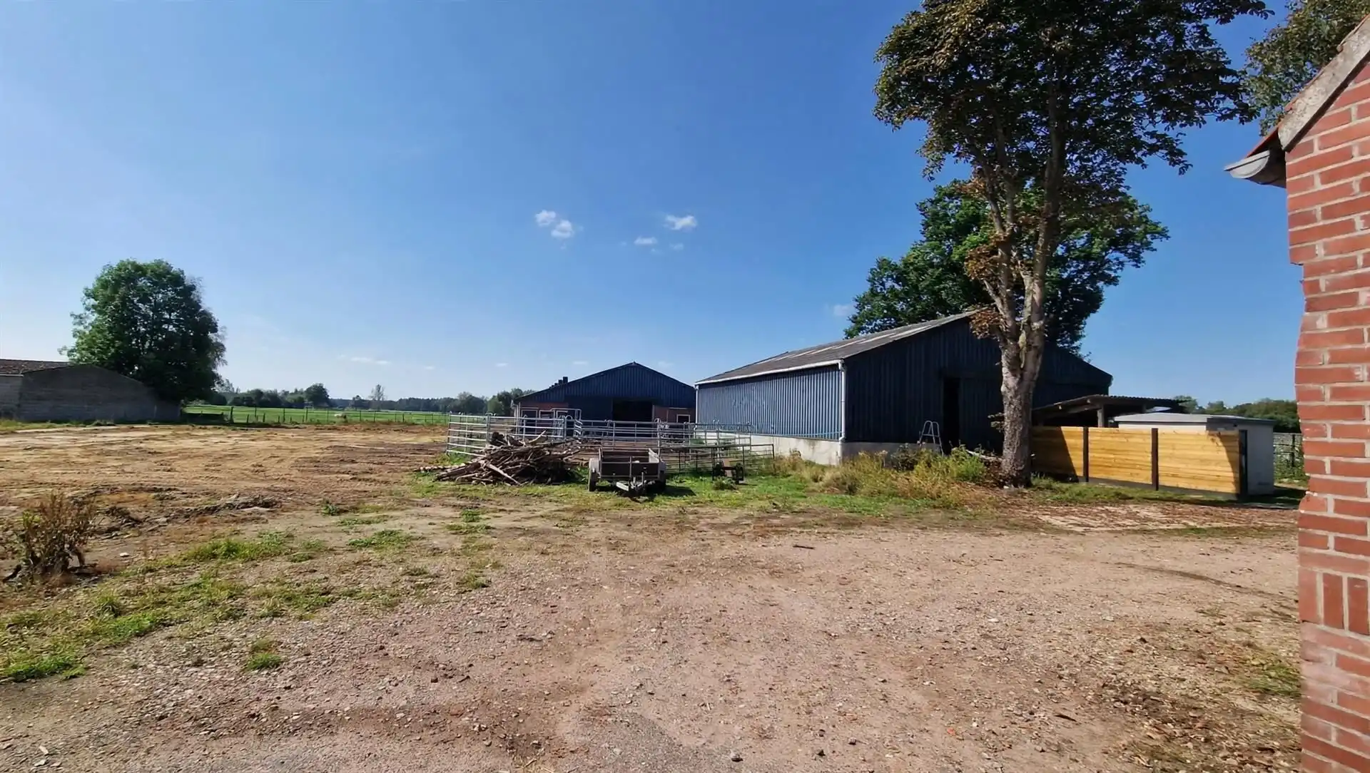 Landelijke hoeve met stallingen en potentieel. foto 9