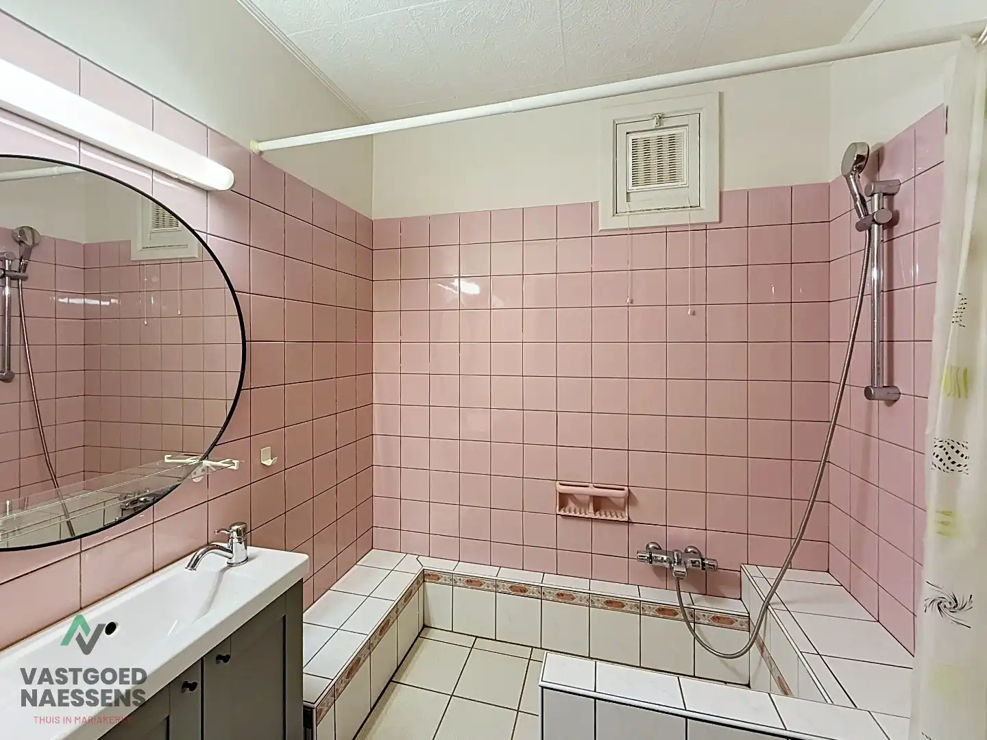 GEMEUBELDE STUDIO MET ZIJDELINGS ZEEZICHT foto 10