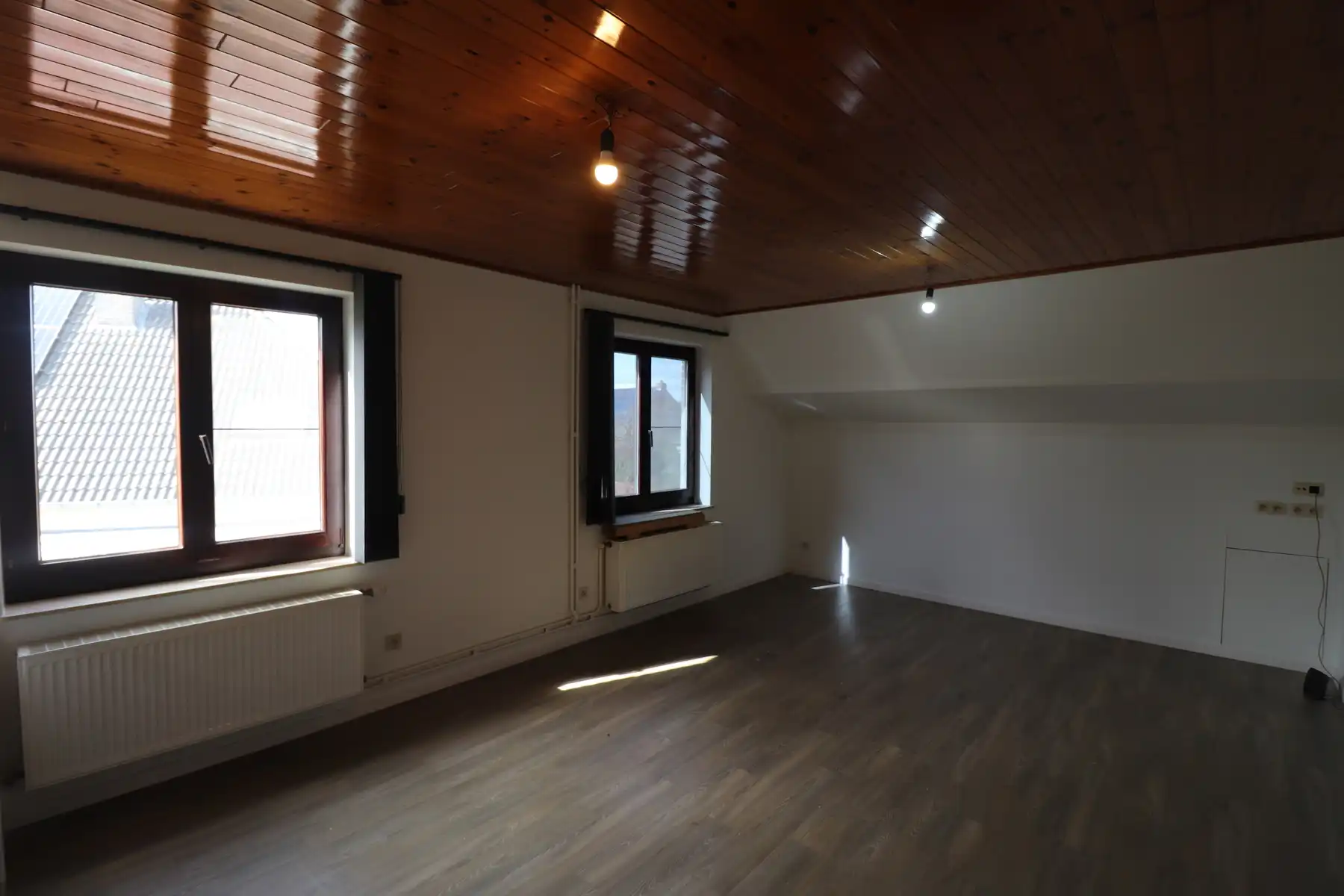 Appartement op de 1ste verdieping met carport/tuinberging en terras met tuin. foto 7