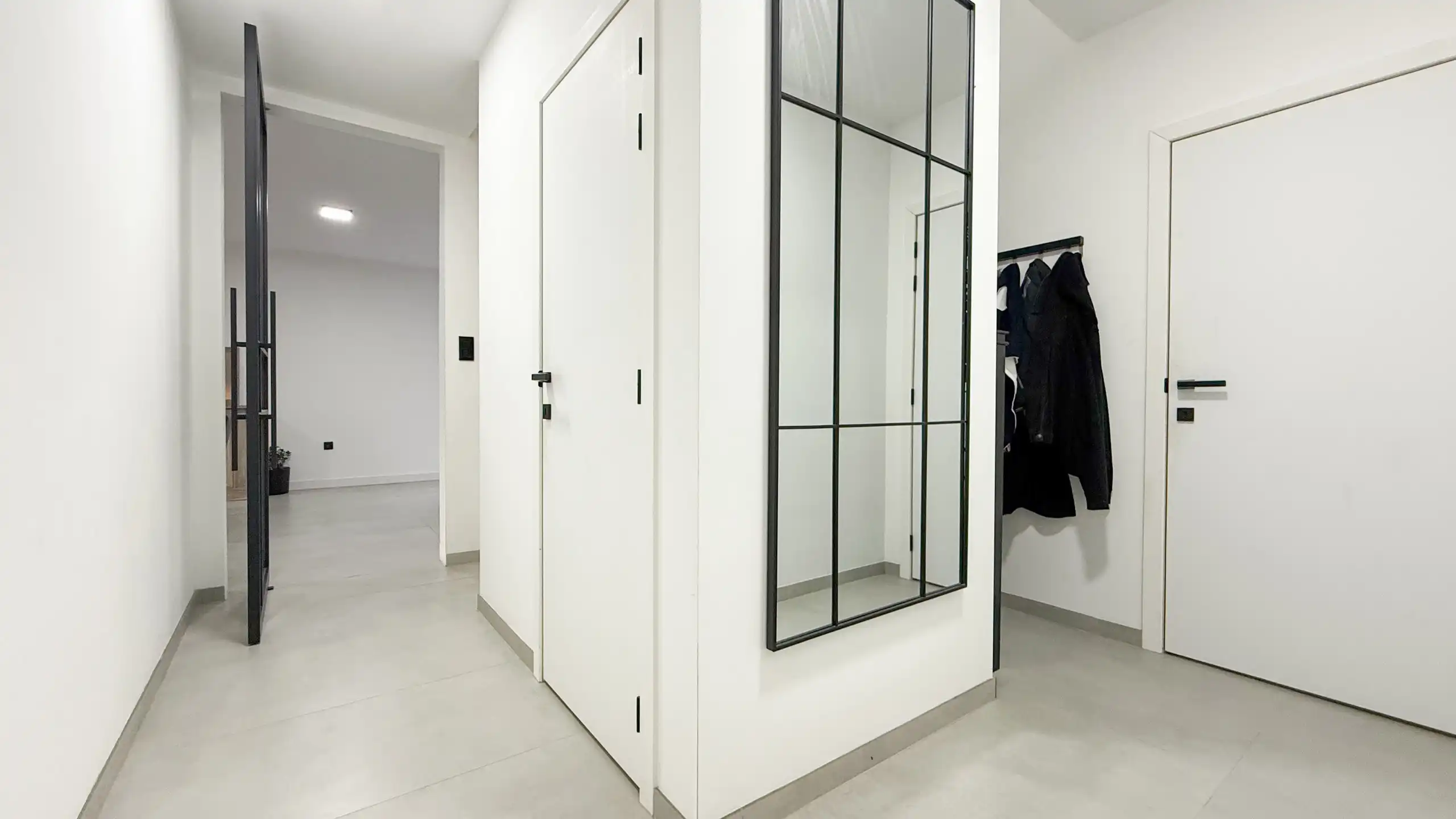 Open nieuwbouwwoning met garage op ruim hoekperceel van 5are foto 2