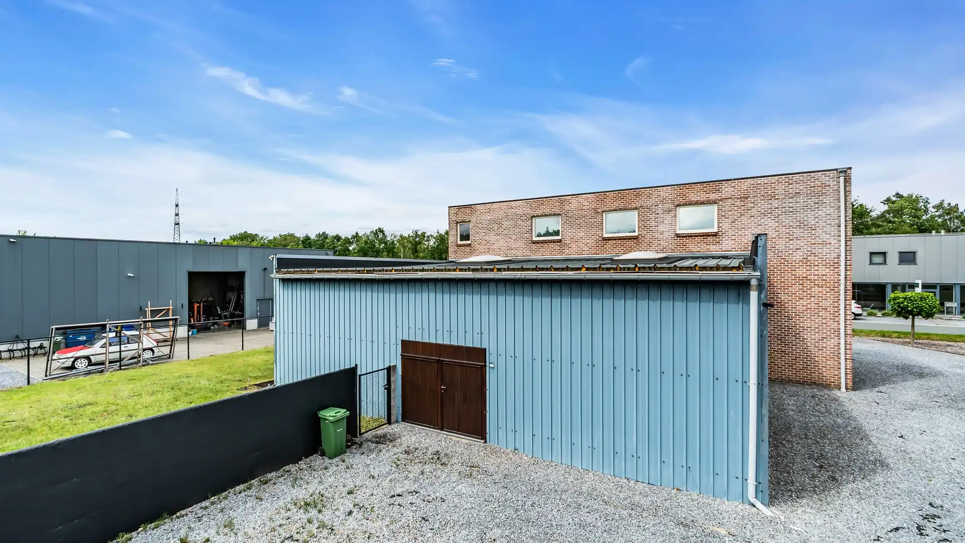 Multifunctioneel KMO-pand met magazijn en woongelegenheid te As foto 23