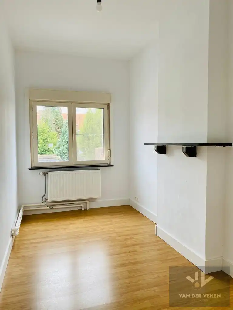 Ruime woning met 4 slaapkamers en 2 badkamers foto 9