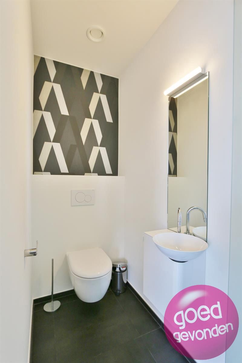 Erg ruim 2-slk app met terras en parking foto 15