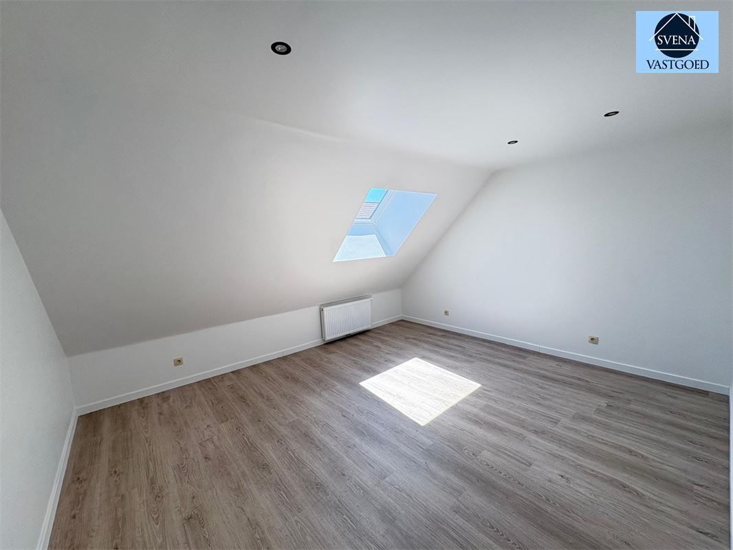 PRACHTIG GERONOVEERDE WONING MET 4 SLAAPKAMERS foto 9