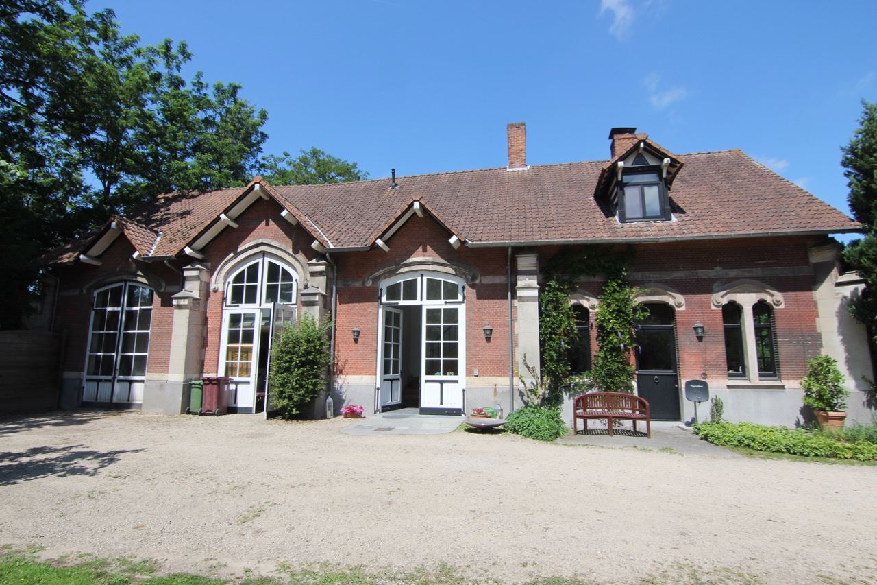 Grote woning in privédomein foto 2