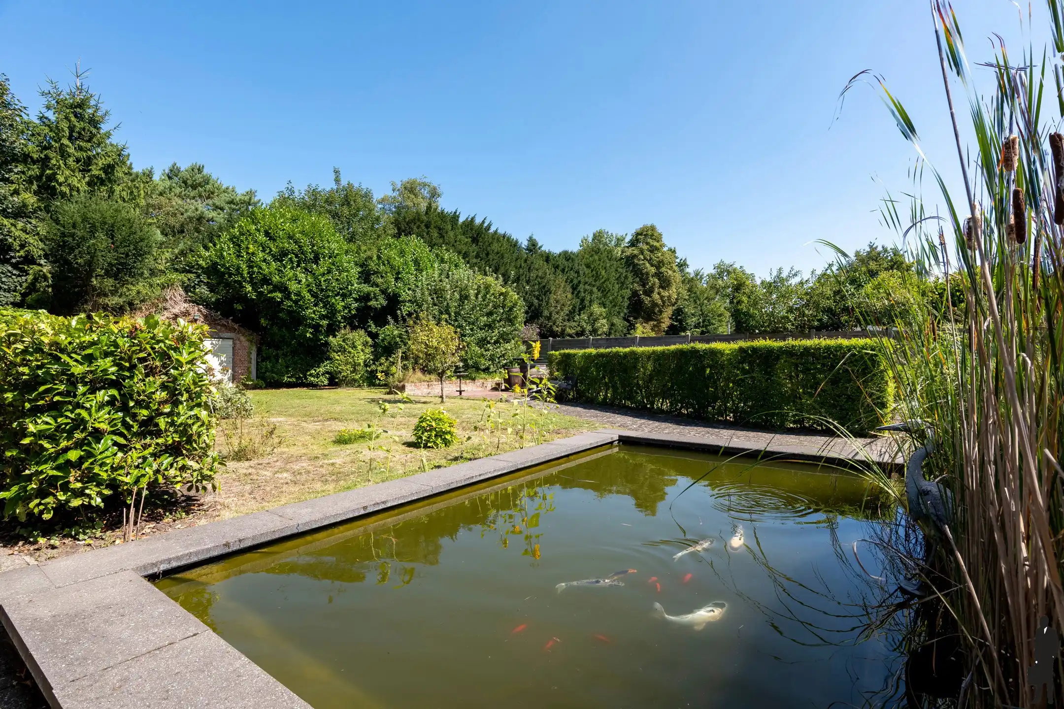 Charmante, zeer ruime, gerenoveerde ingenieursvilla in groen foto 29