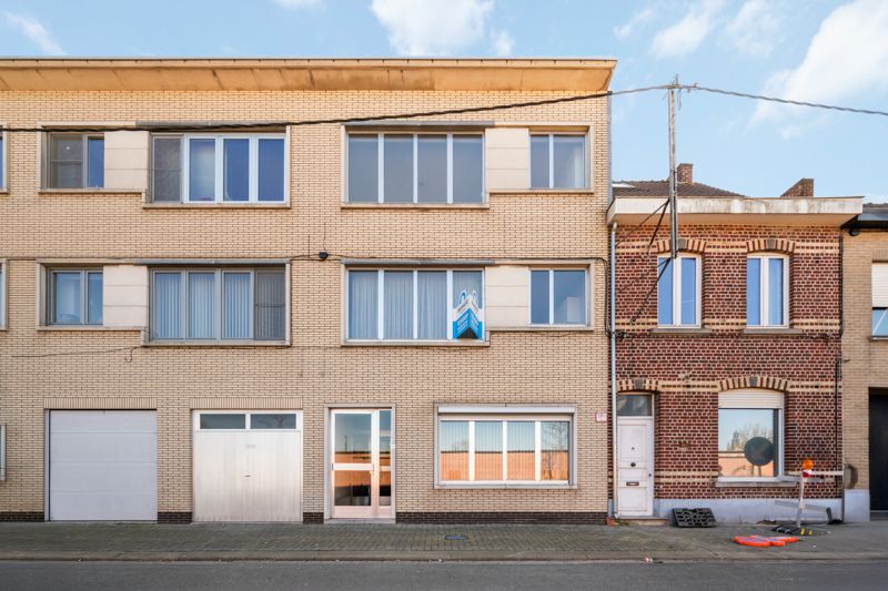 Roeselare-stadskern. Verzorgd en verhuurd TWEE-slaapkamerapprtement van 85 m2. Terras achteraan van +/- 14m2. Dichtbij scholen, winkels en de Markt, op wandelafstand. foto 3