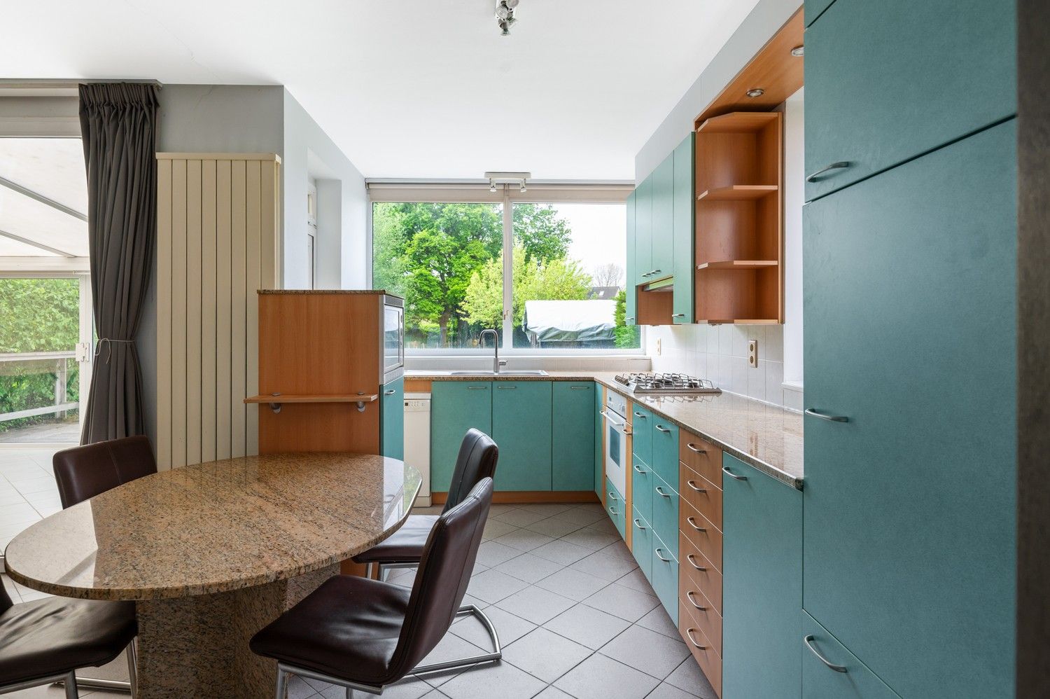 Ruime halfopen bebouwing met zuidwest georiënteerde tuin te Lint foto 6