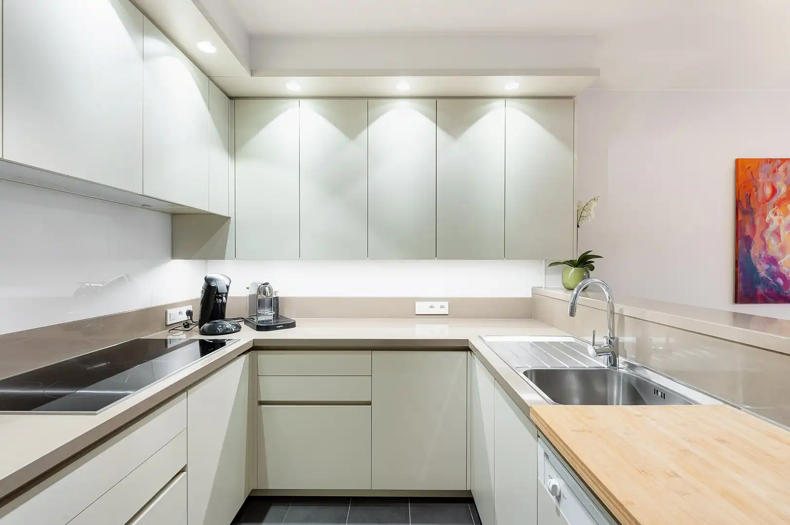 Lichtrijk appartement van 100 m² met terras, gelegen in de Koningslaan. foto 11