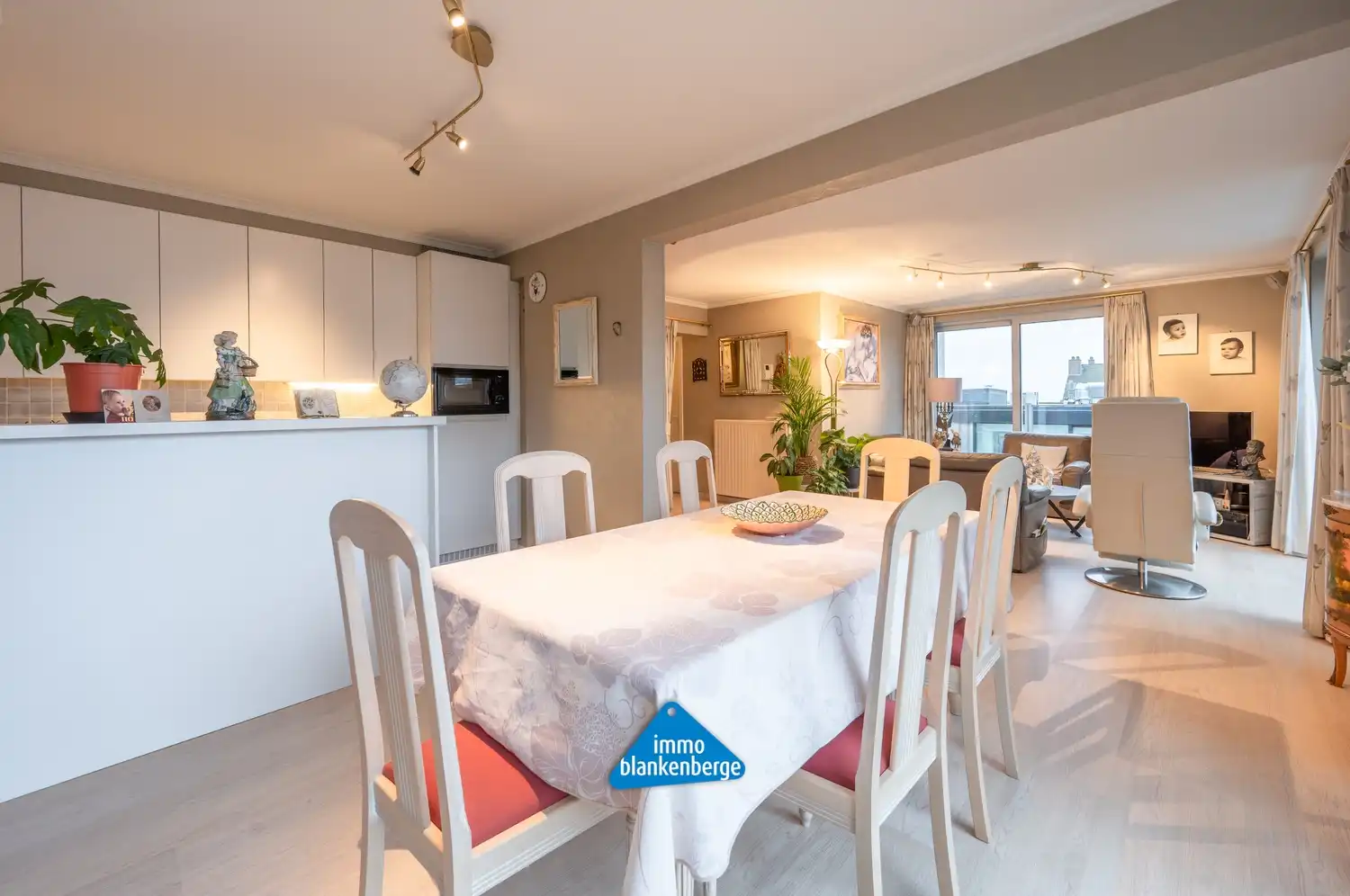 Lichtrijk hoekappartement met een zuidgericht terras (+/- 20m²) in het centrum van Blankenberge foto 10