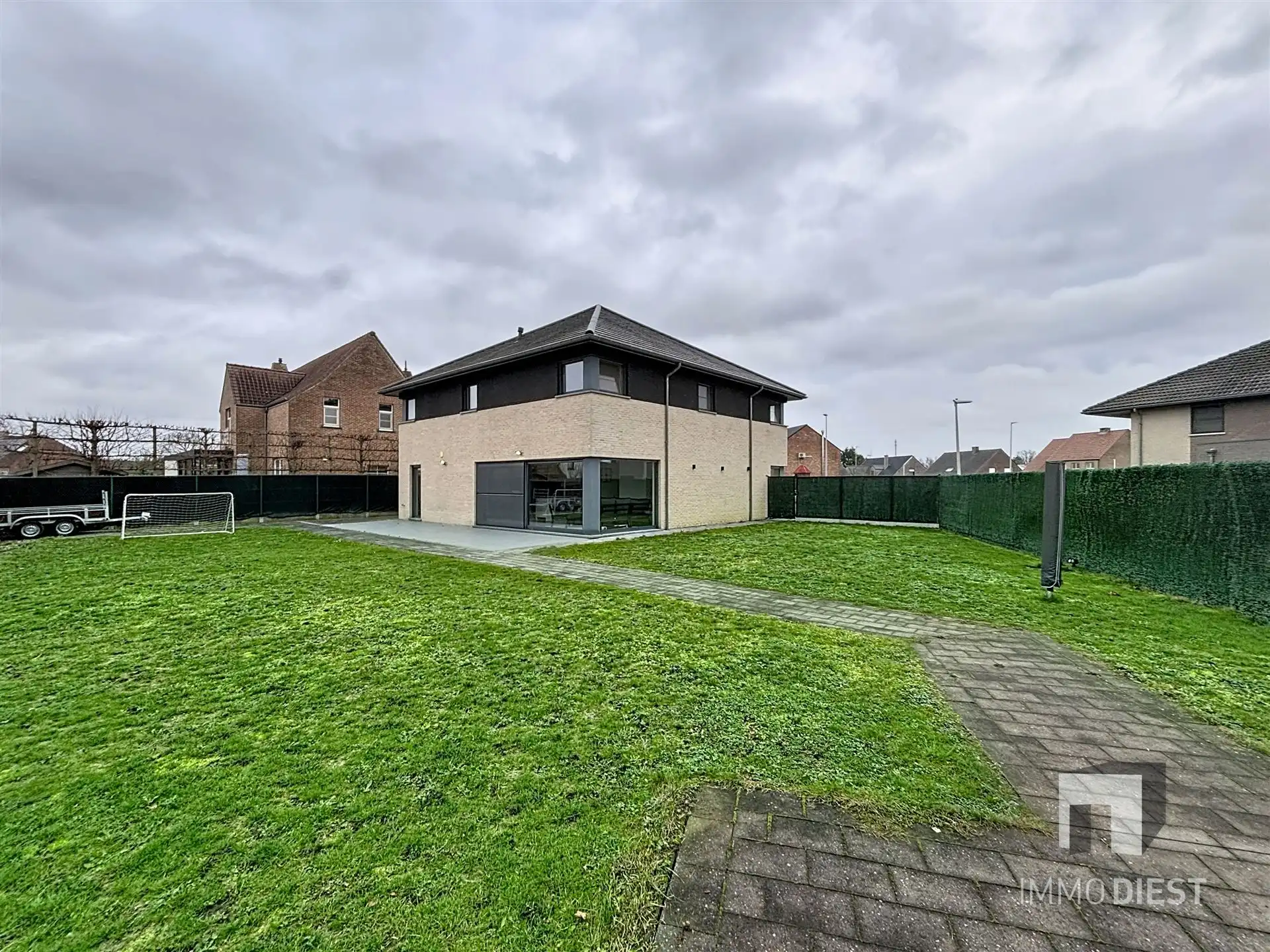 Villa met 5 slaapkamers op 8,50are in doodlopende straat foto 5