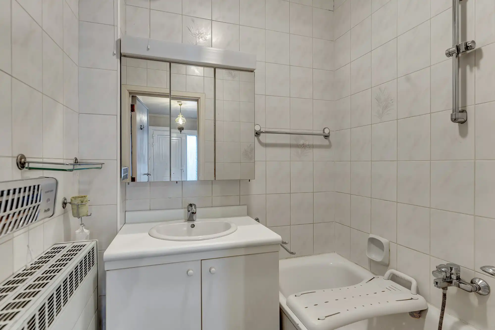 Goed onderhouden gelijkvloerse woning met garage en tuin foto 11