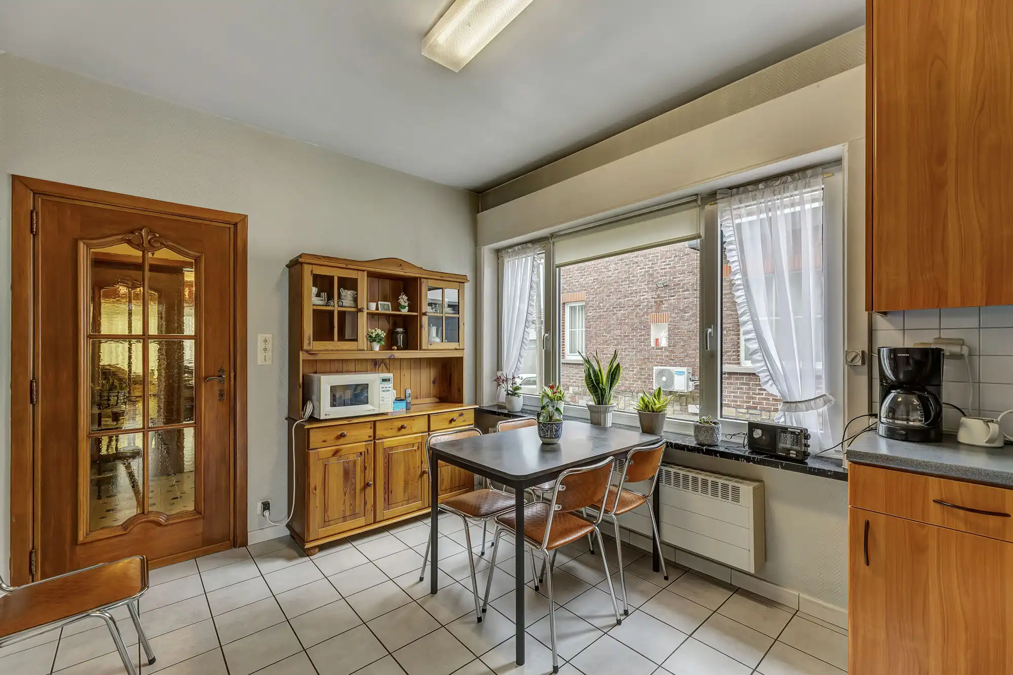 Goed onderhouden gelijkvloerse woning met garage en tuin foto 7