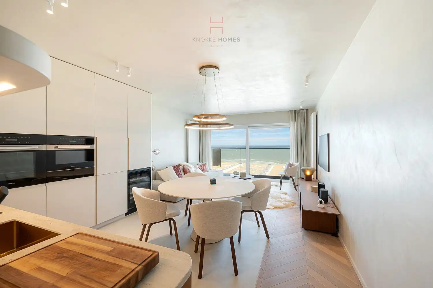 Stijlvol gerenoveerd appartement op het Rubensplein met een prachtig frontaal zicht op zee foto 12