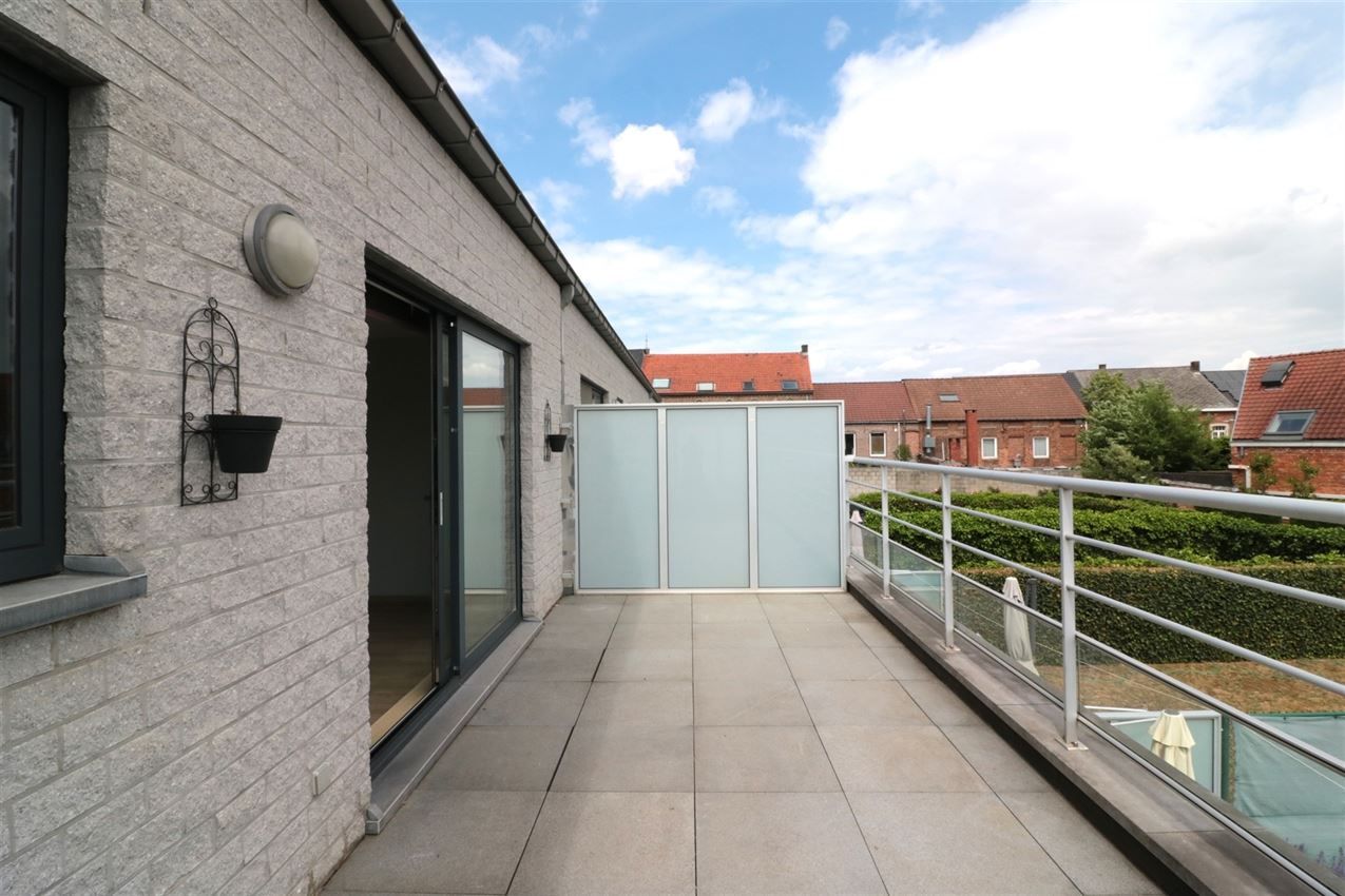 Triplex met groot zuidterras, garage, nabij E314 foto 2