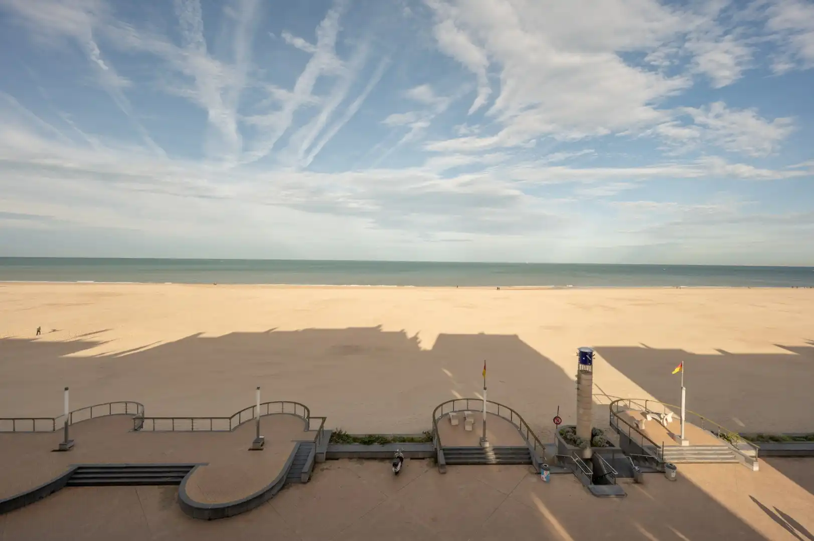 Centraal gelegen appartement met FRONTAAL ZEEZICHT foto 15