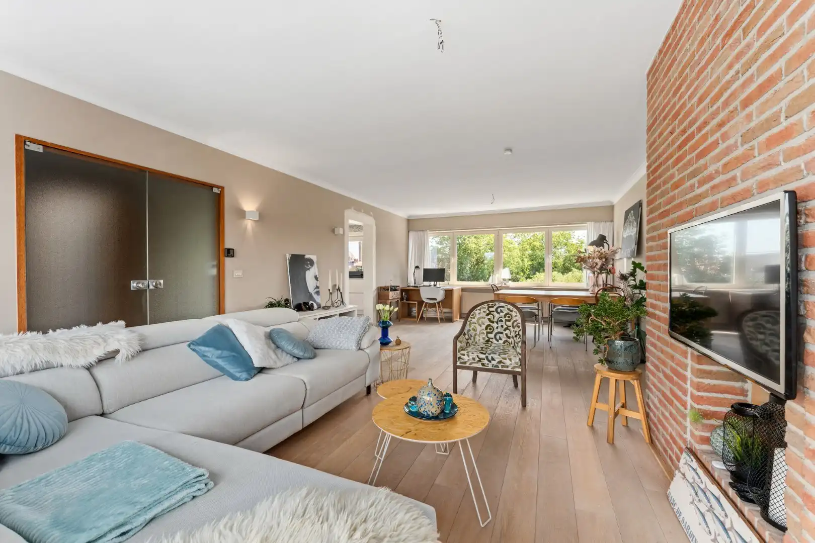 Lichtrijk en instapklaar appartement met garage te Kristus-Koning foto 2
