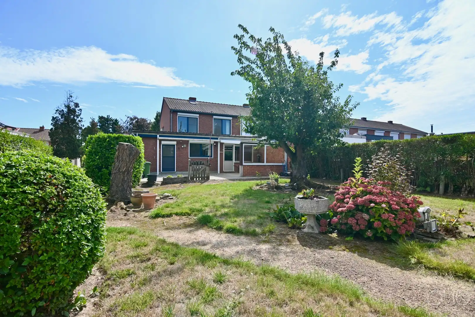 Ruime halfopen gezinswoning met prachtige westgerichte tuin foto 22